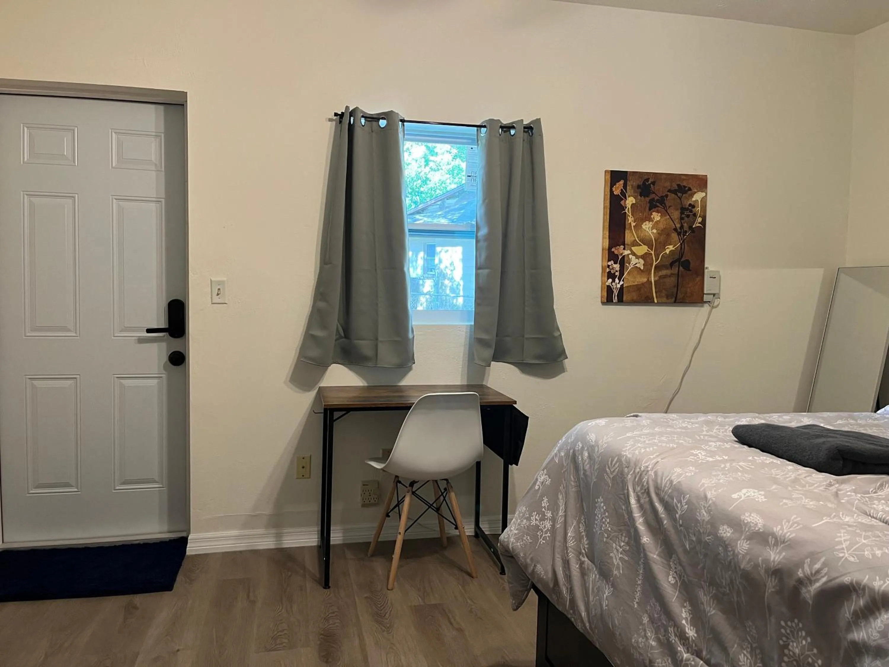 hair dresser, Bed in ZenHomes in Brandon near Tampa Valrico Seffner