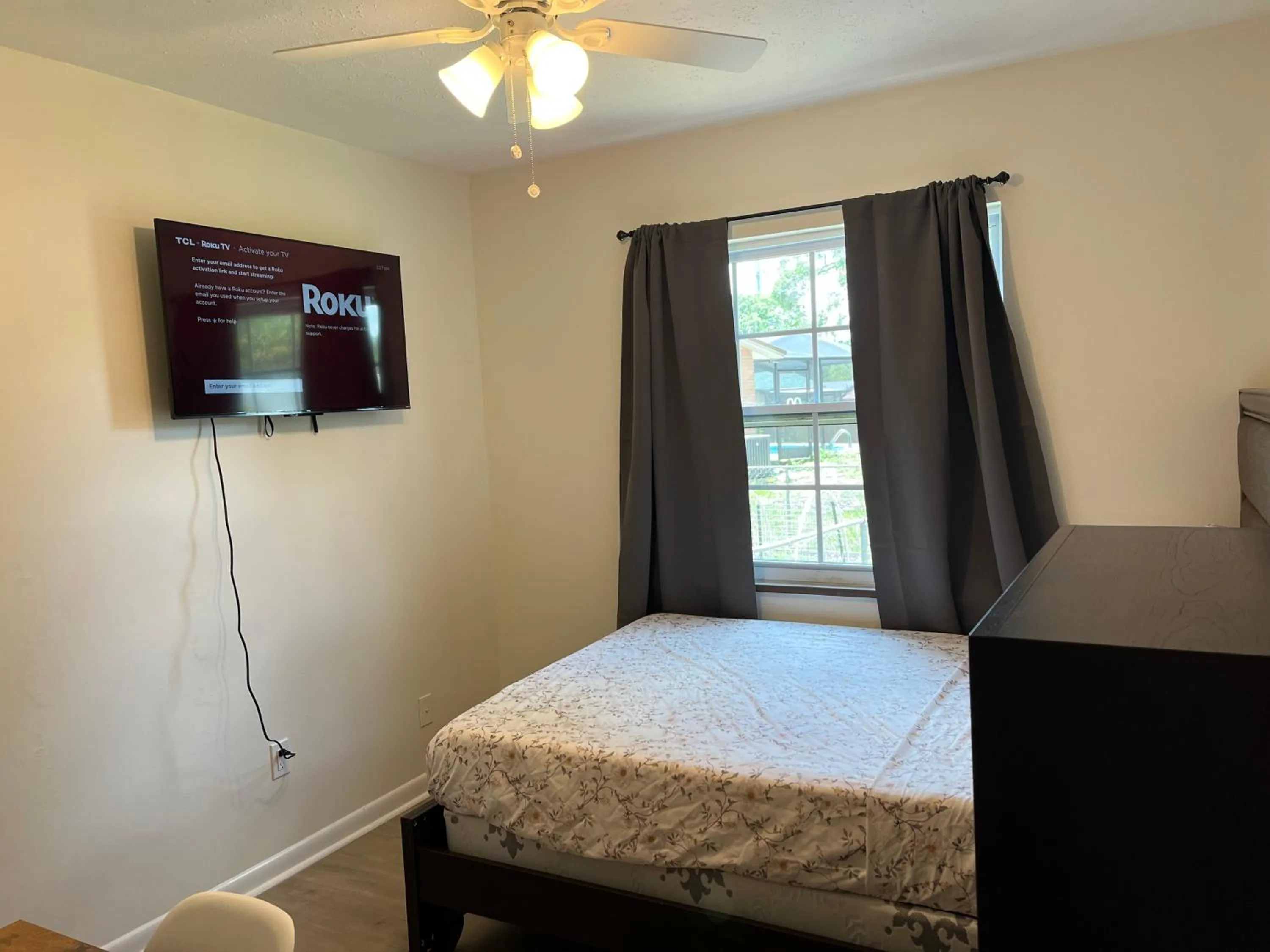 Bed in ZenHomes in Brandon near Tampa Valrico Seffner