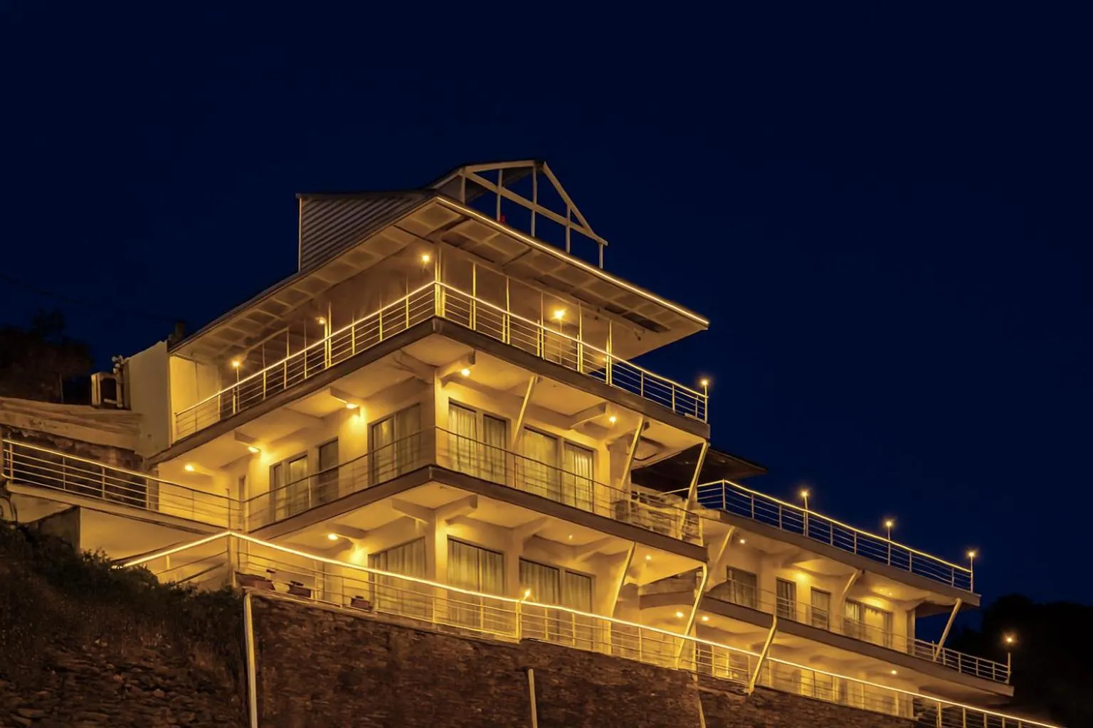 Property building in Onehouse Resort Lansdowne