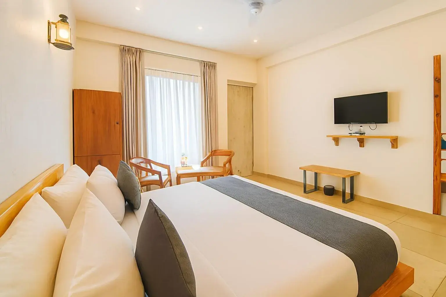 King Room with Mountain View in Onehouse Resort Lansdowne King Room with Mountain View in Onehouse Resort Lansdowne