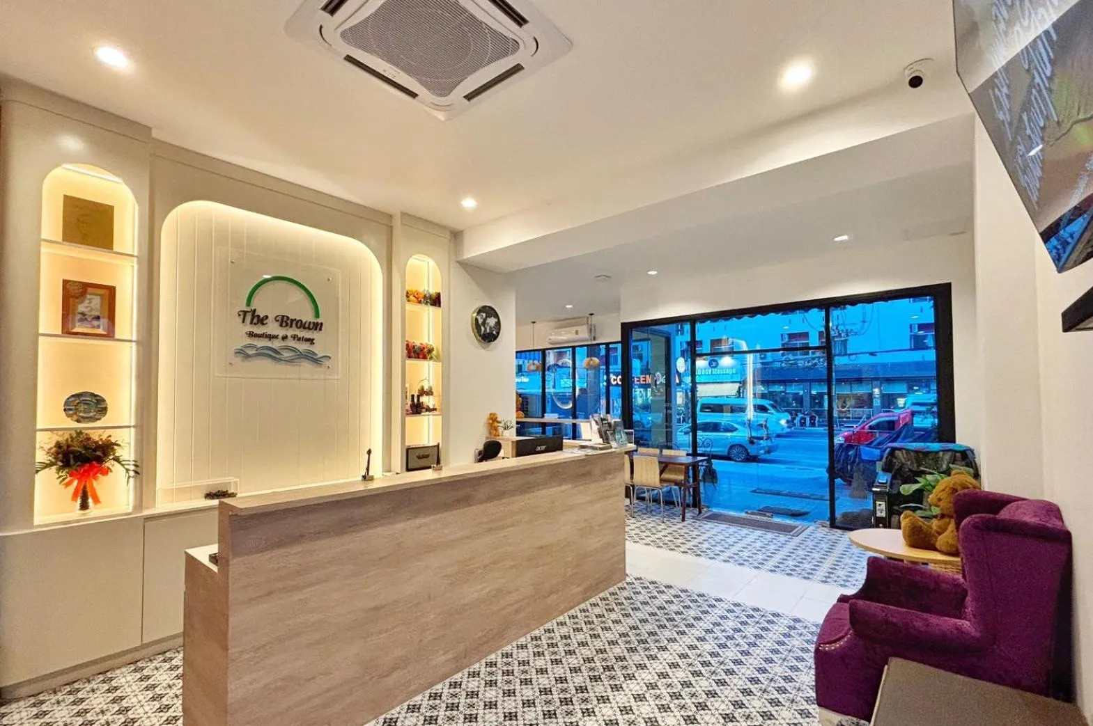 Lobby or reception in The Brown Boutique Patong