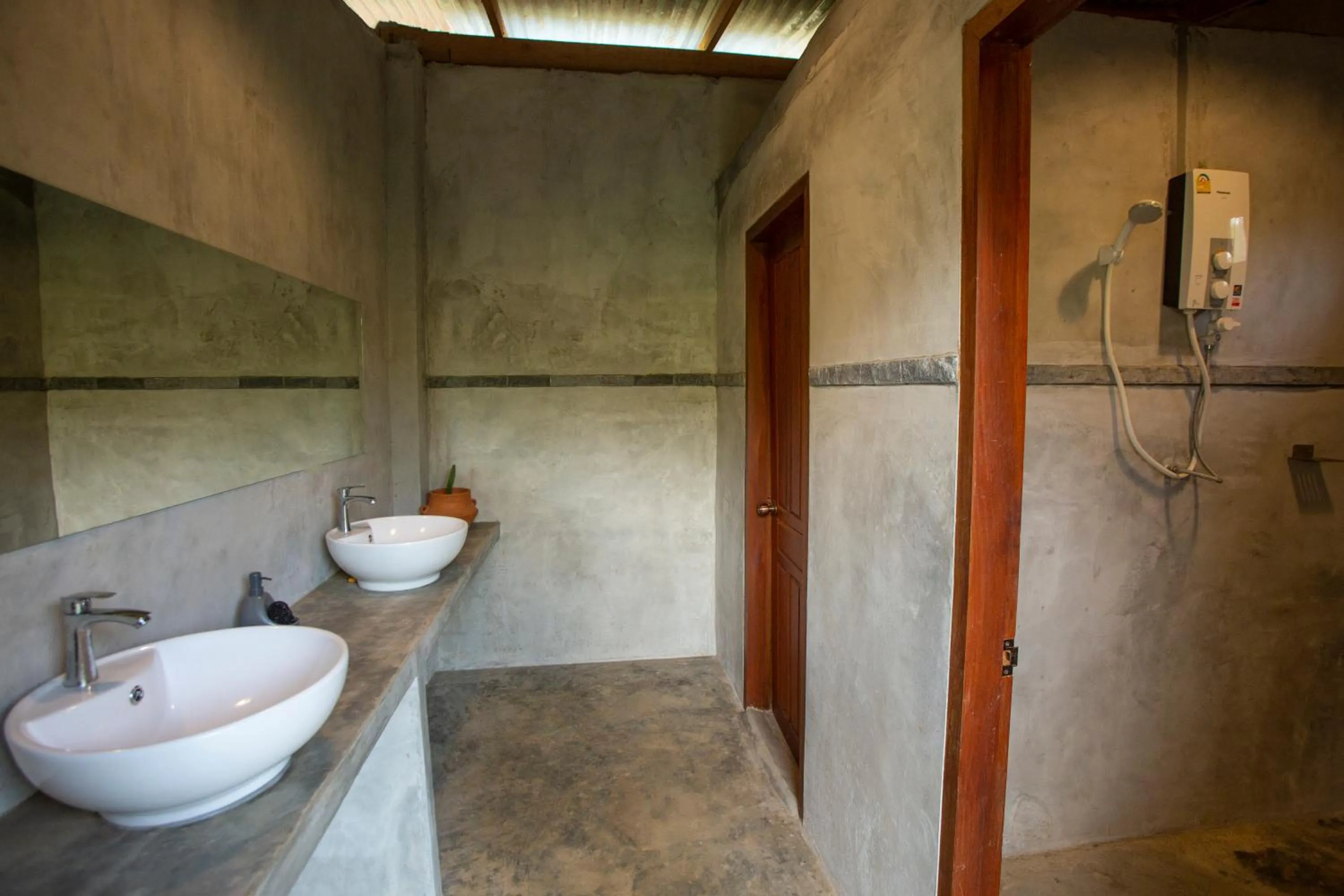 Shower in Naga Lodge