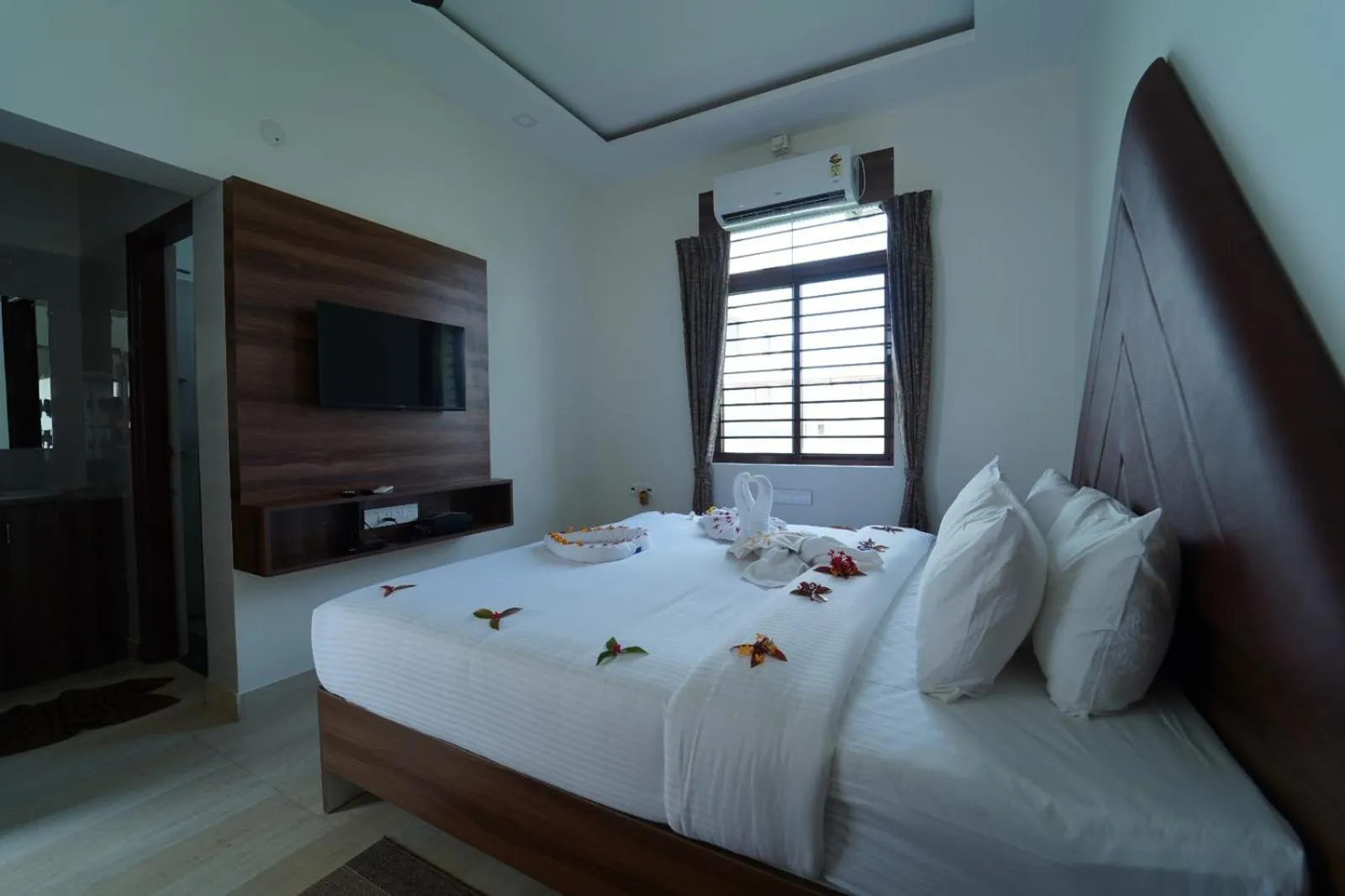 Bed in Tranquil Revtree Resort