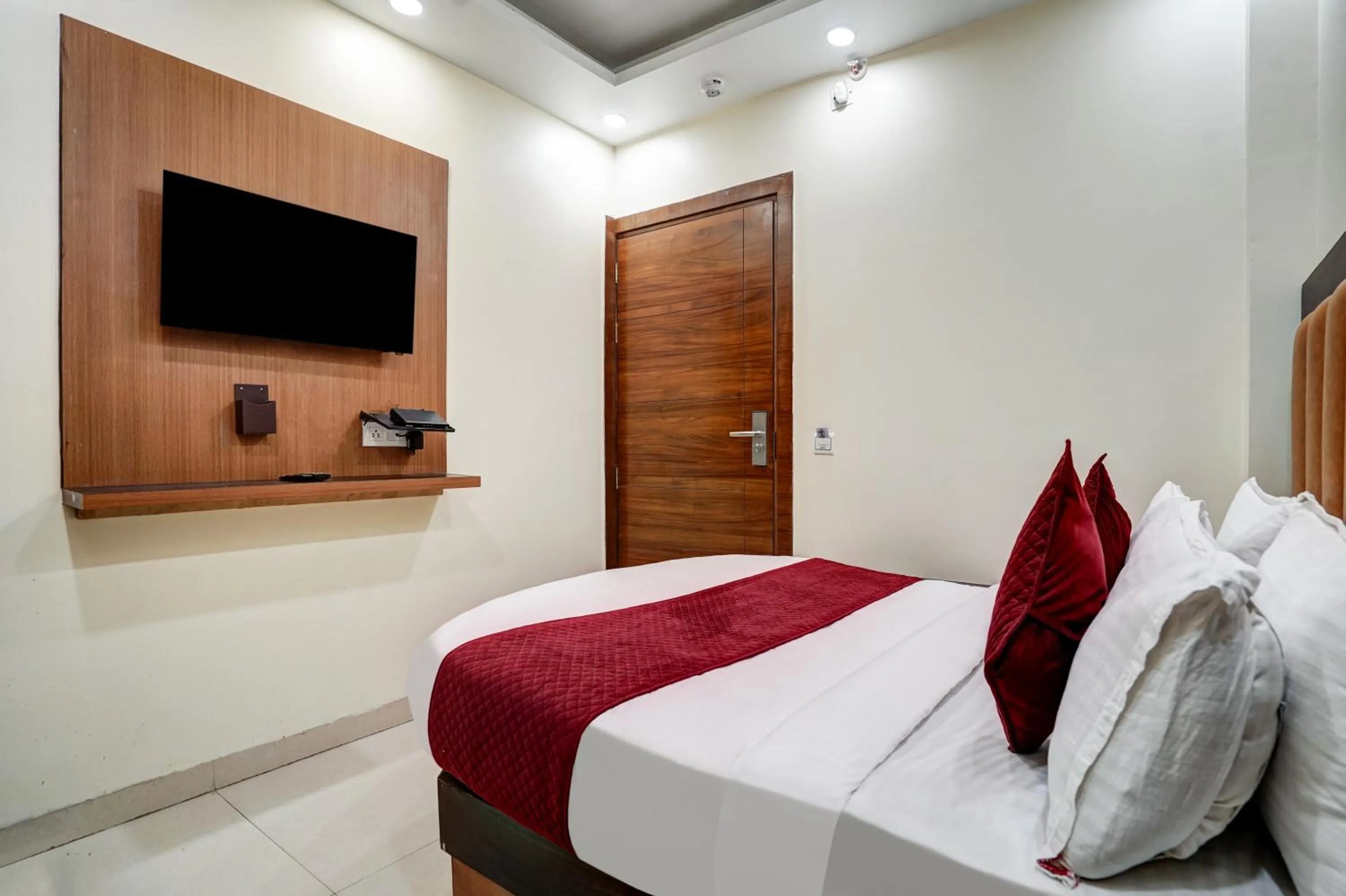 Photo of the whole room, Bed in Hotel Royal Rosette Near New Delhi Railway Station - Connaught Place and VFS