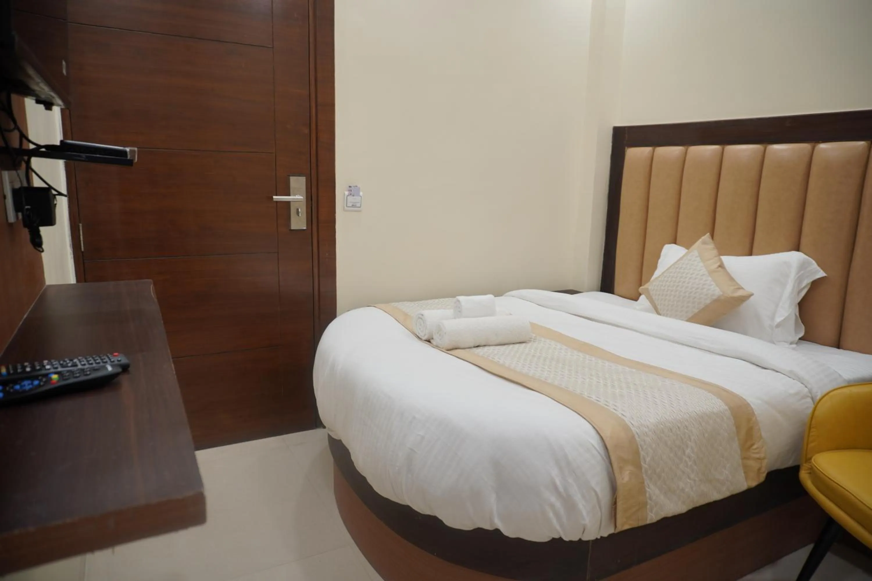 Bed in Hotel Royal Rosette Near New Delhi Railway Station - Connaught Place and VFS