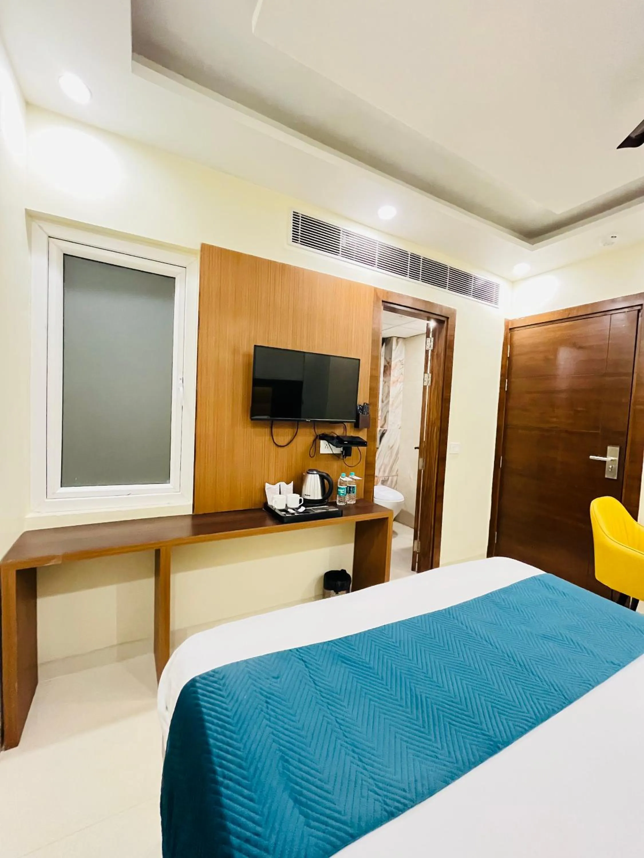 TV and multimedia, Bed in Hotel Royal Rosette Near New Delhi Railway Station - Connaught Place and VFS
