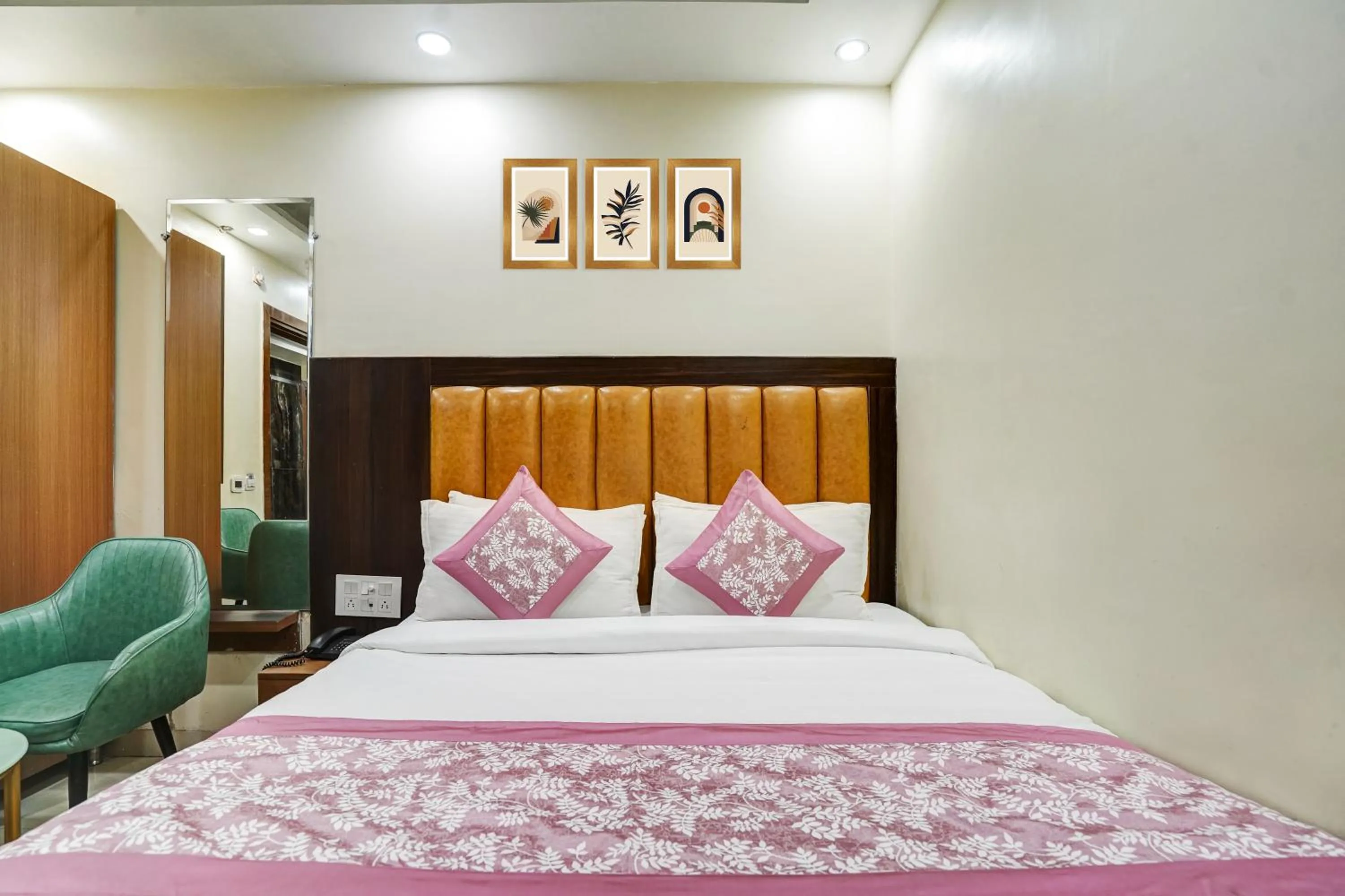 Bedroom, Bed in Hotel Royal Rosette Near New Delhi Railway Station - Connaught Place and VFS
