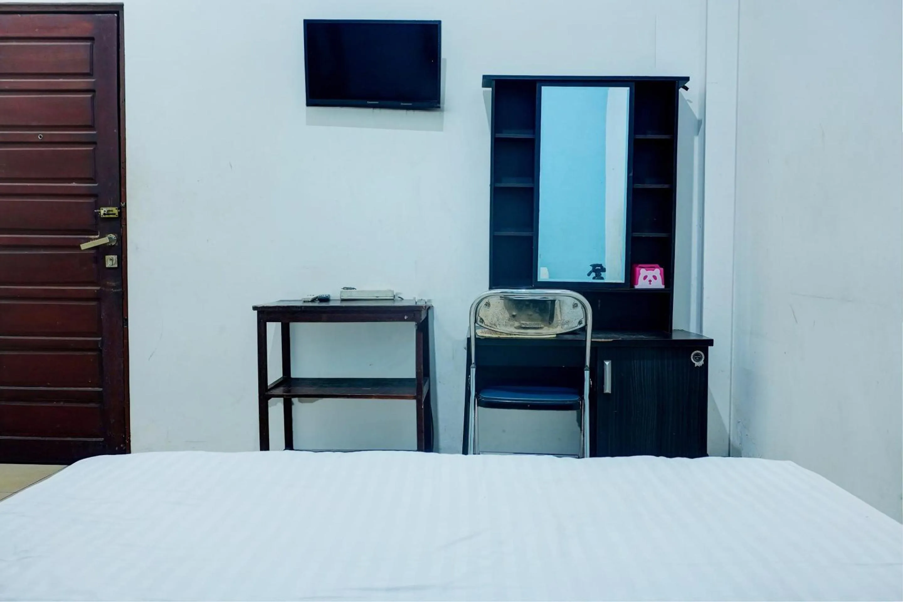 Bedroom, Bed in Hotel O Wisma Padi Syariah PanyipatanNearWisata Gunung Birah