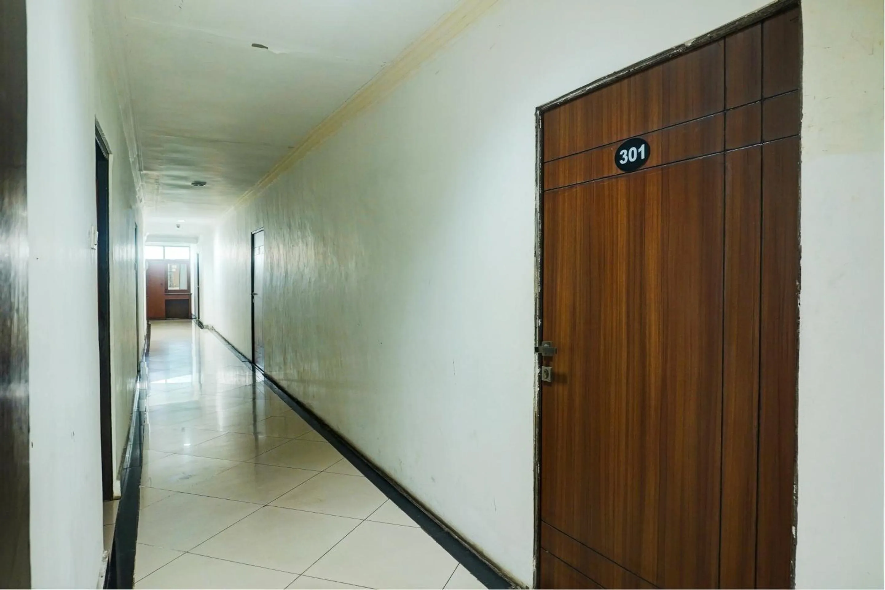 Lobby or reception in Hotel O Wisma Padi Syariah PanyipatanNearWisata Gunung Birah