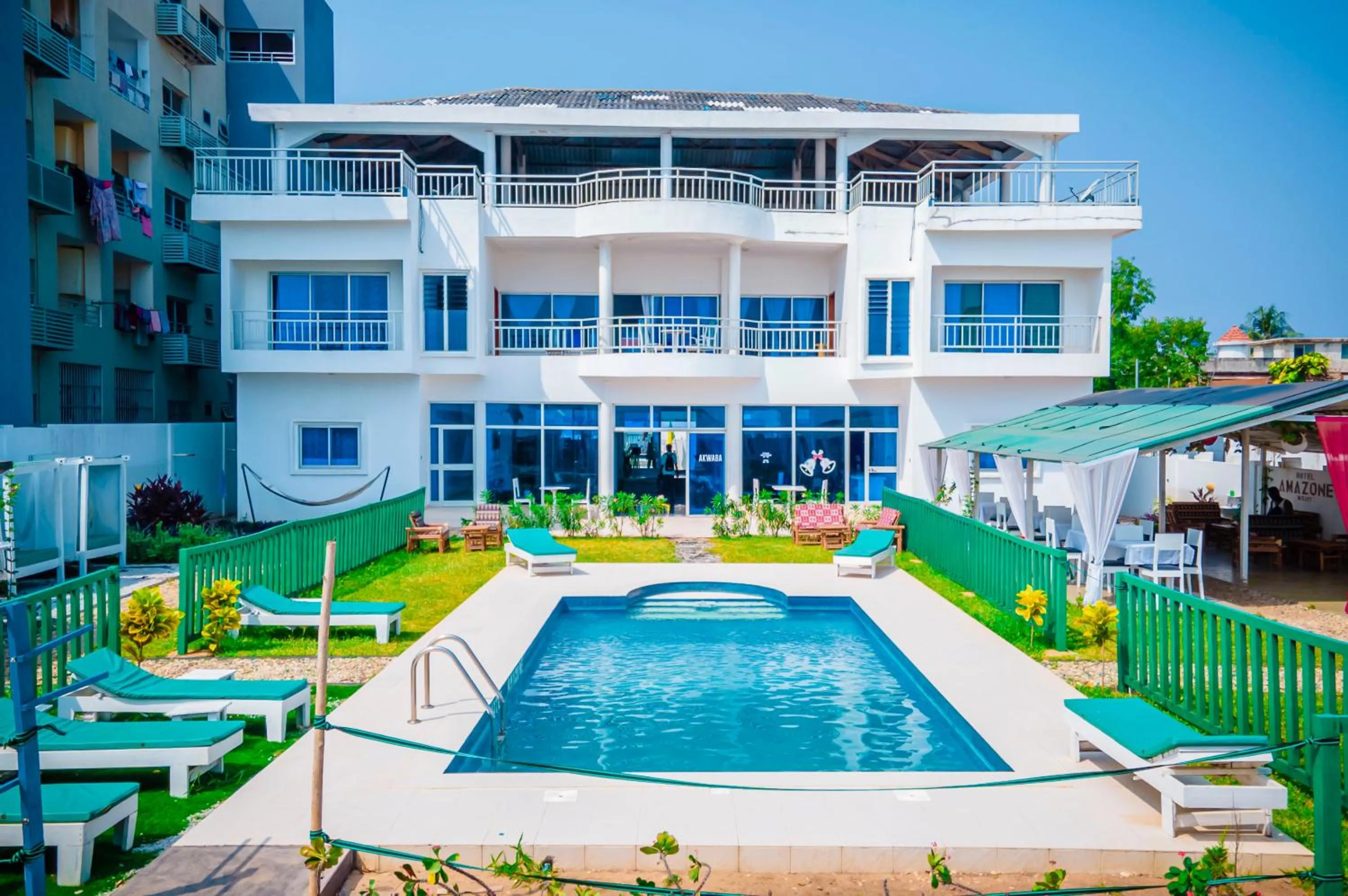 Pool view in Hôtel Amazone