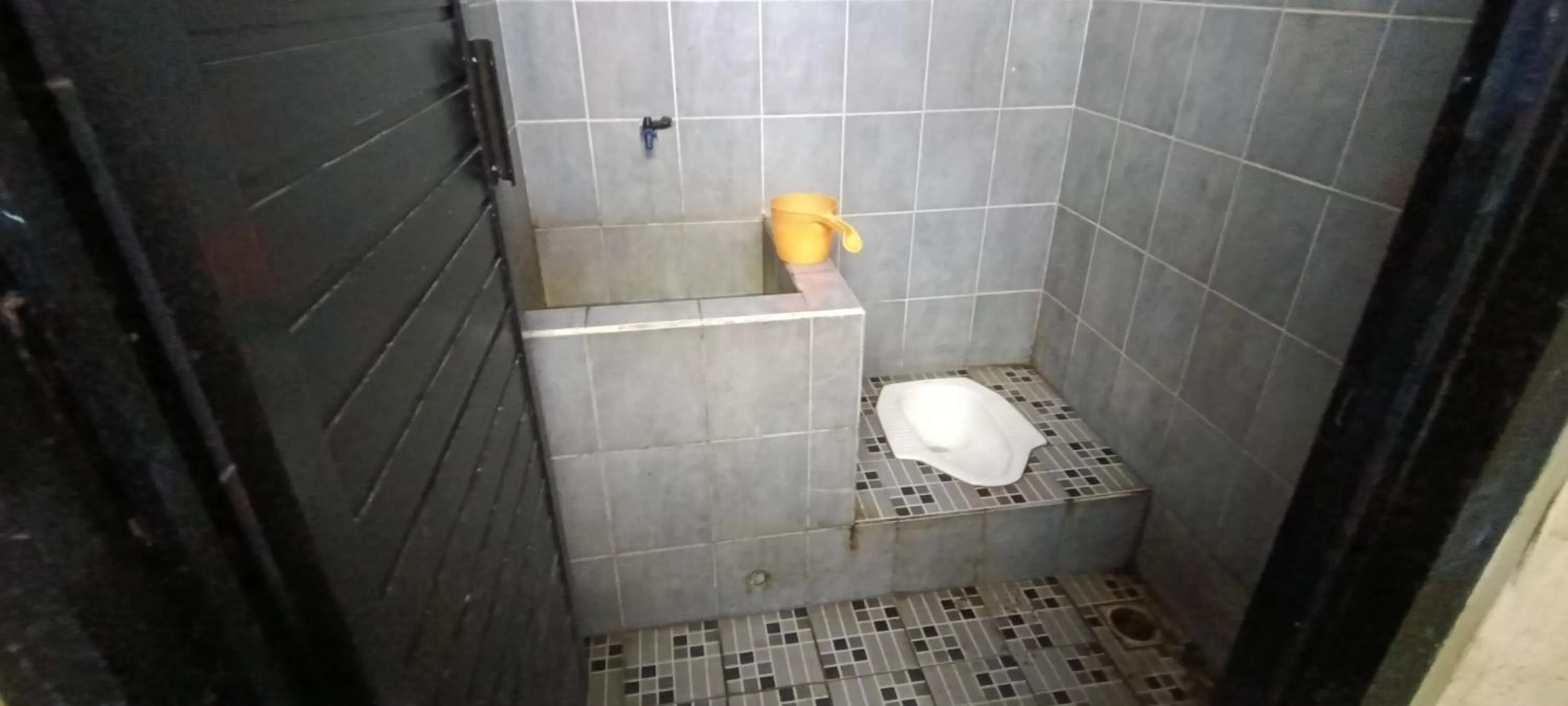 Bathroom in Hotel O Wisma Parakita Syariah Near RS Faisal Patalasang