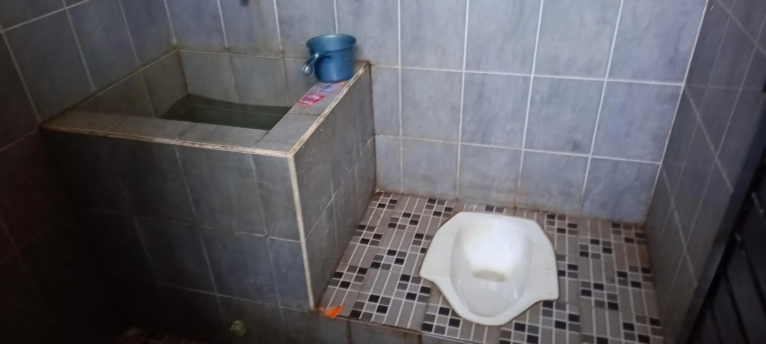 Bathroom in Hotel O Wisma Parakita Syariah Near RS Faisal Patalasang