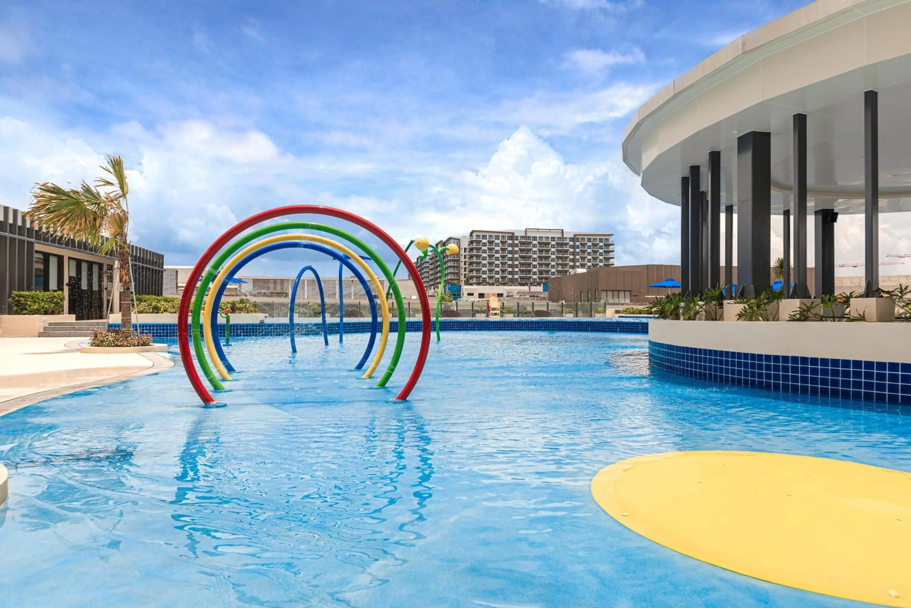 Swimming pool in Seda Manila Bay