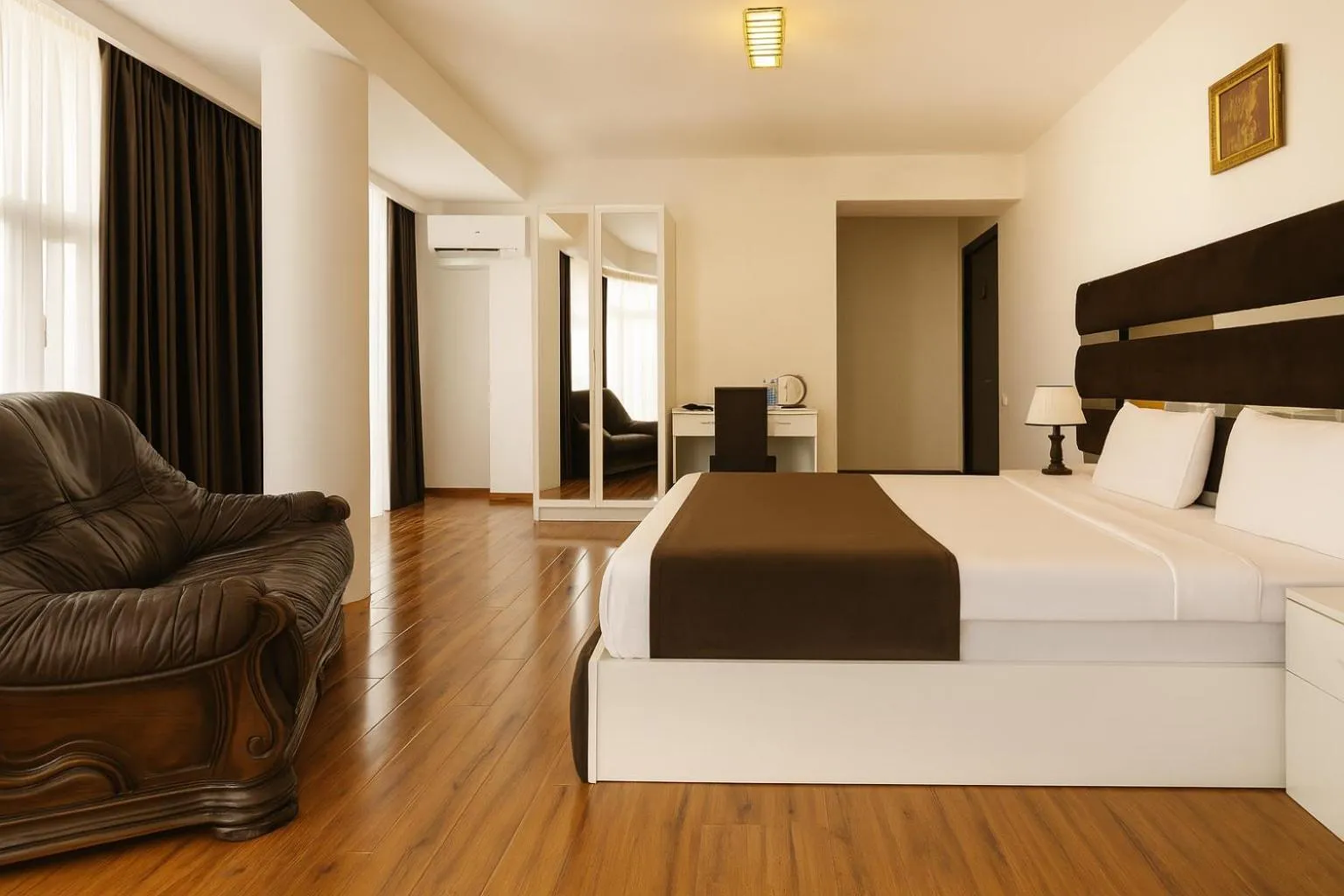 Bedroom, Bed in Hotel Grand Palace