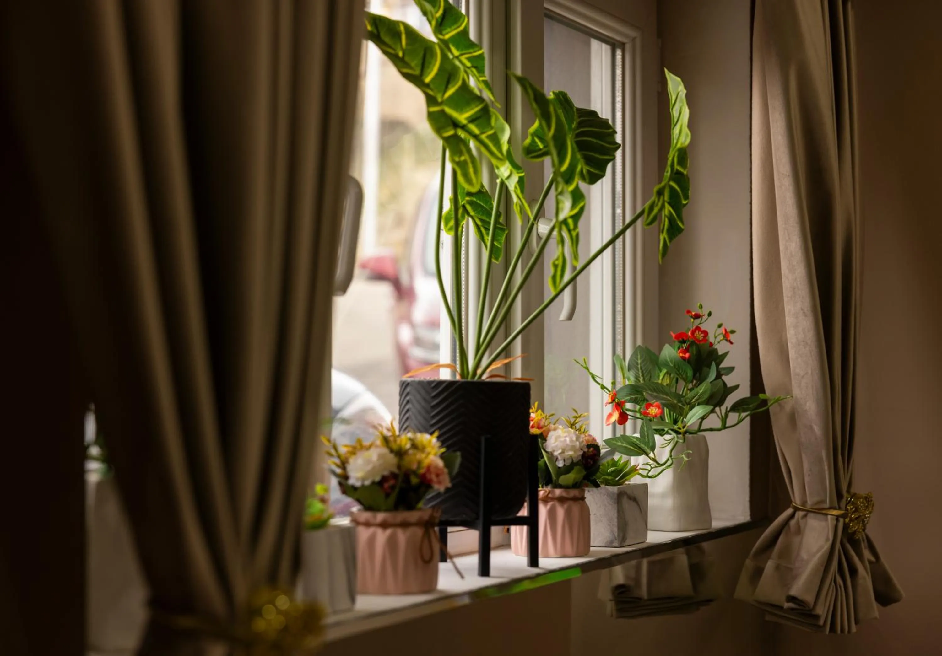 Restaurant/places to eat in Hotel Grand Palace