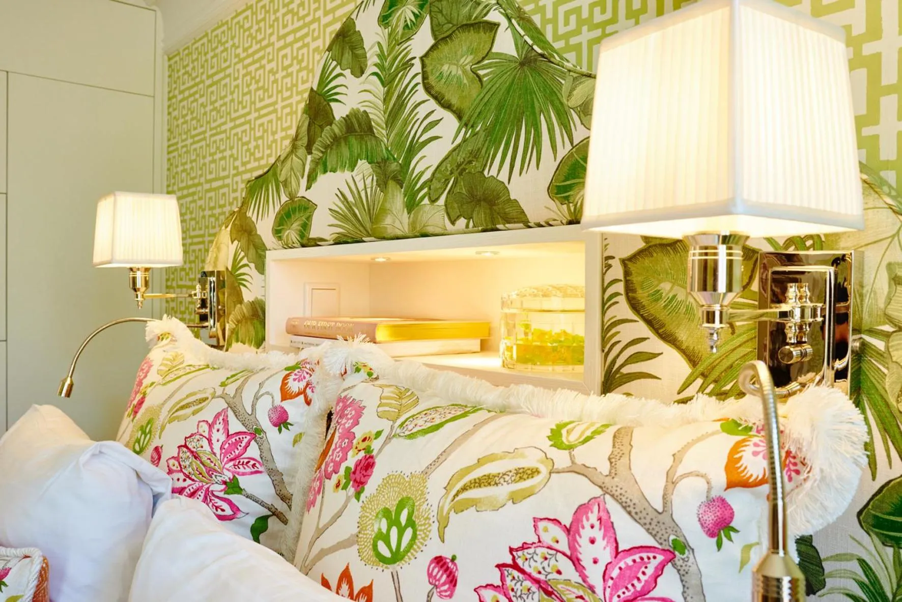 Bed in Hotel Estheréa