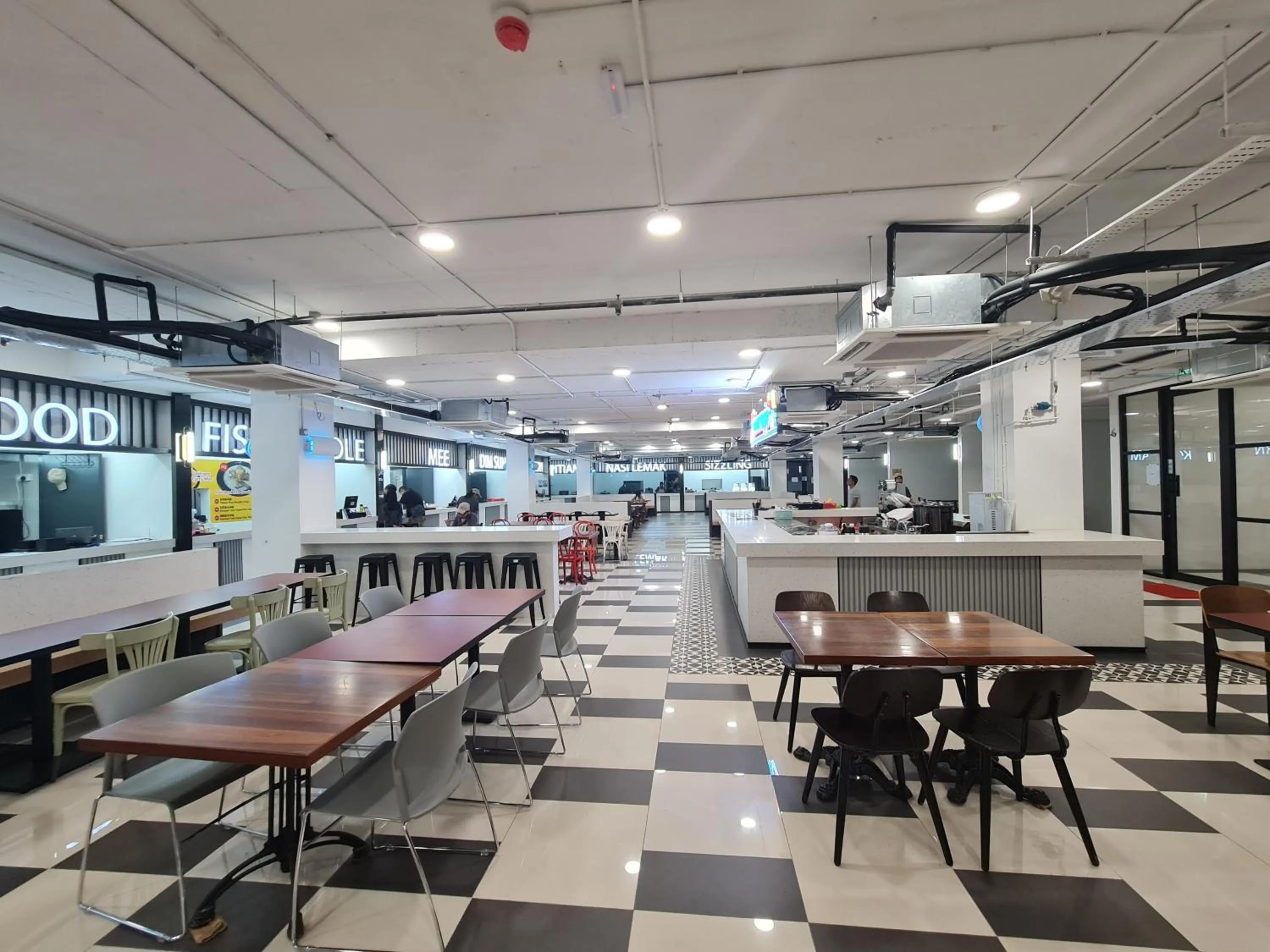 Restaurant/places to eat in Empire City PJ Studio Suites by Manhattan Group