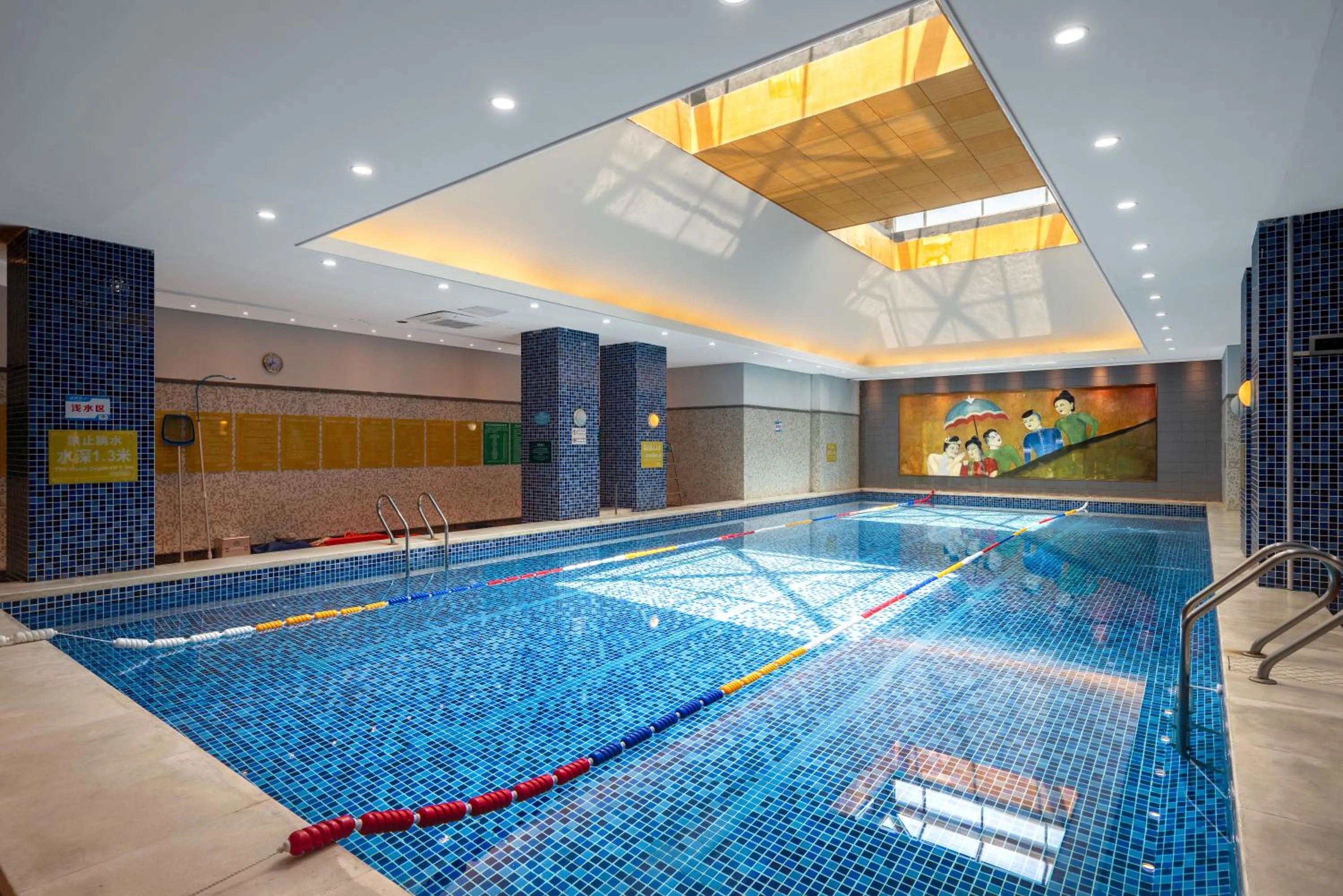 Swimming pool in Harriway Garden Hotel Houjie