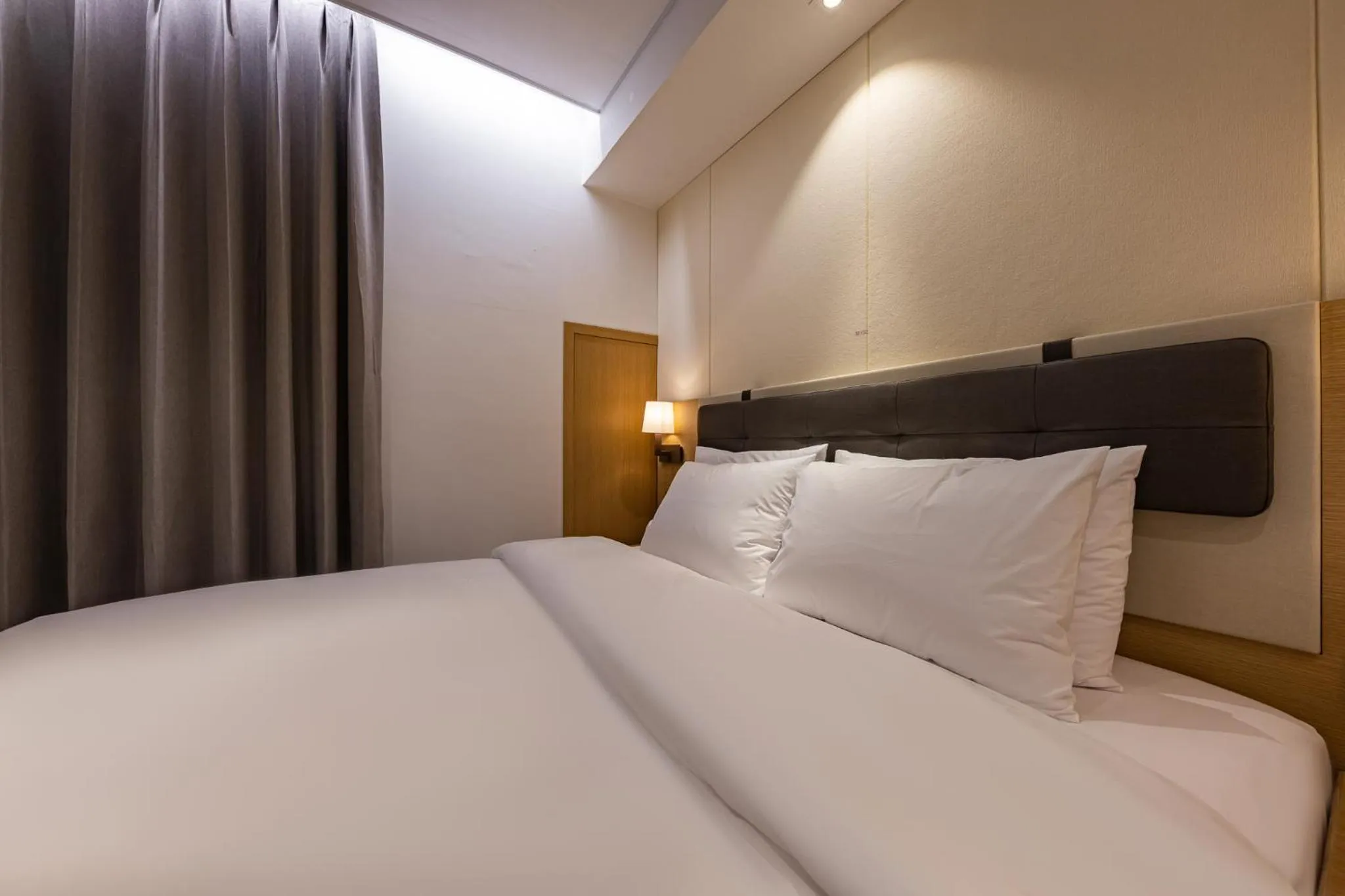 Bed in Masan Daisy Hotel