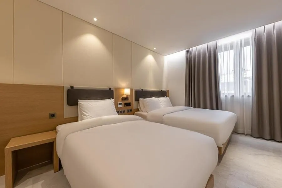 Bed in Masan Daisy Hotel