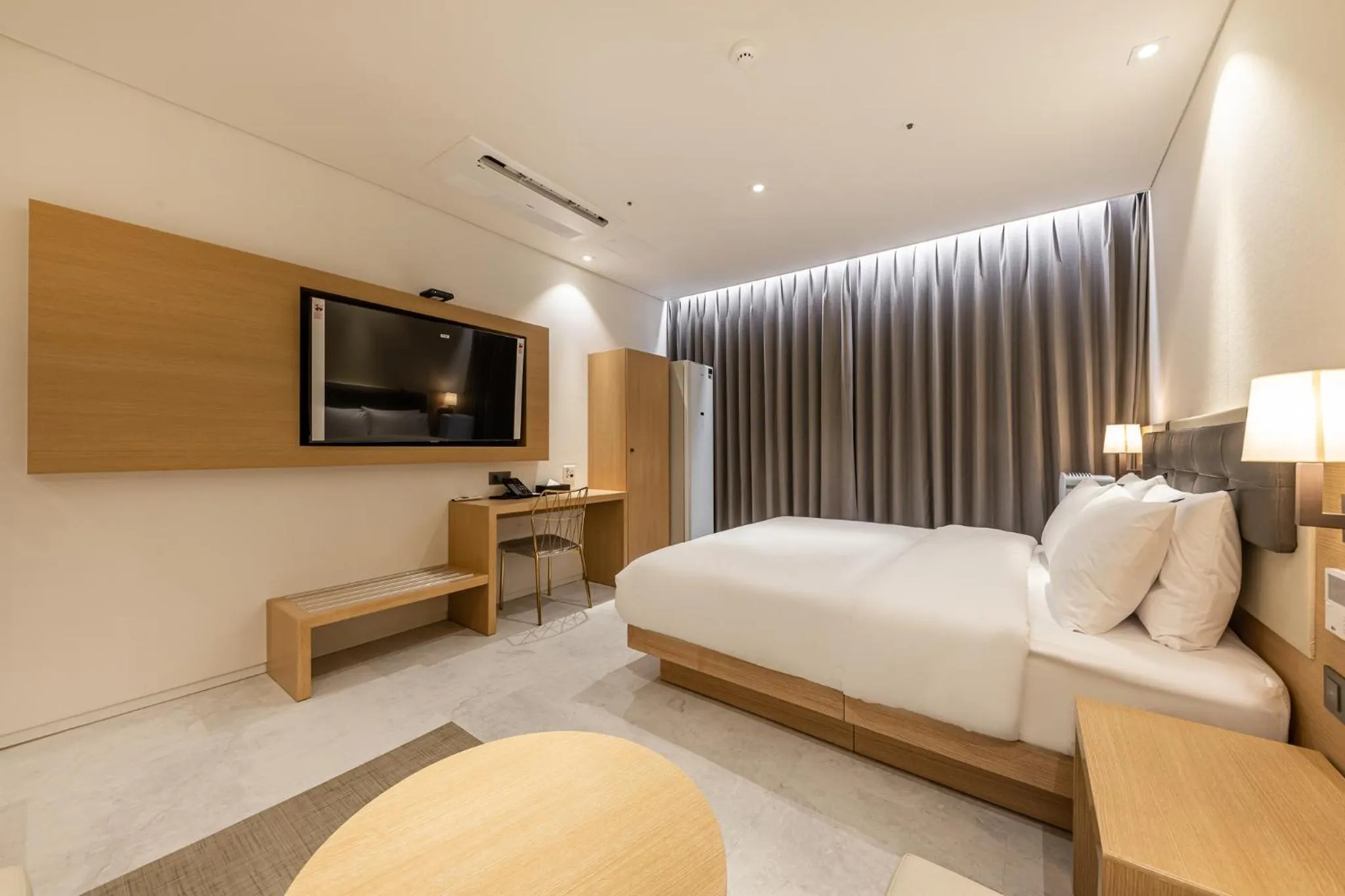 Photo of the whole room, Bed in Masan Daisy Hotel