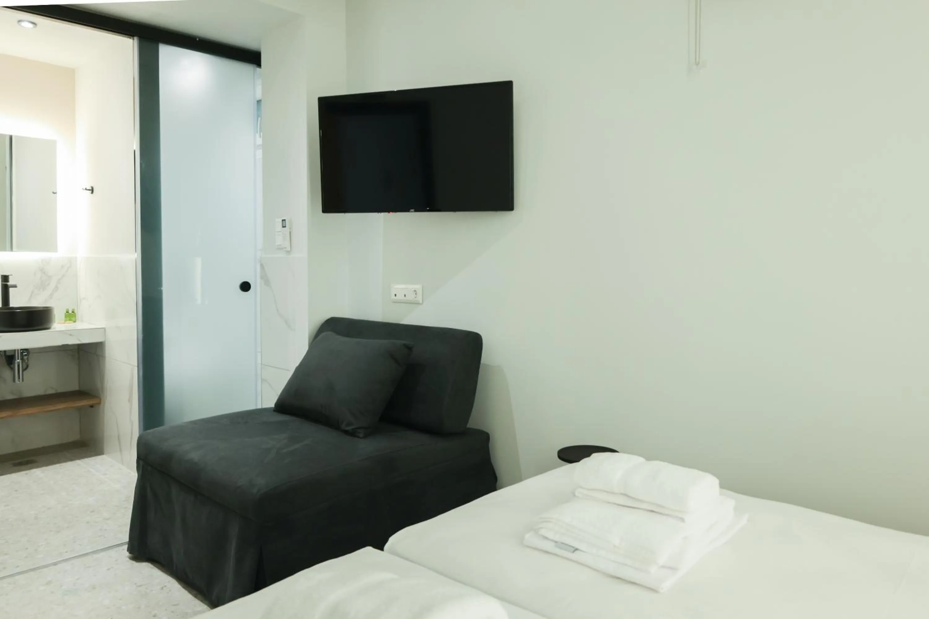 Bedroom, Bed in Uphill Unique Boutique Suites