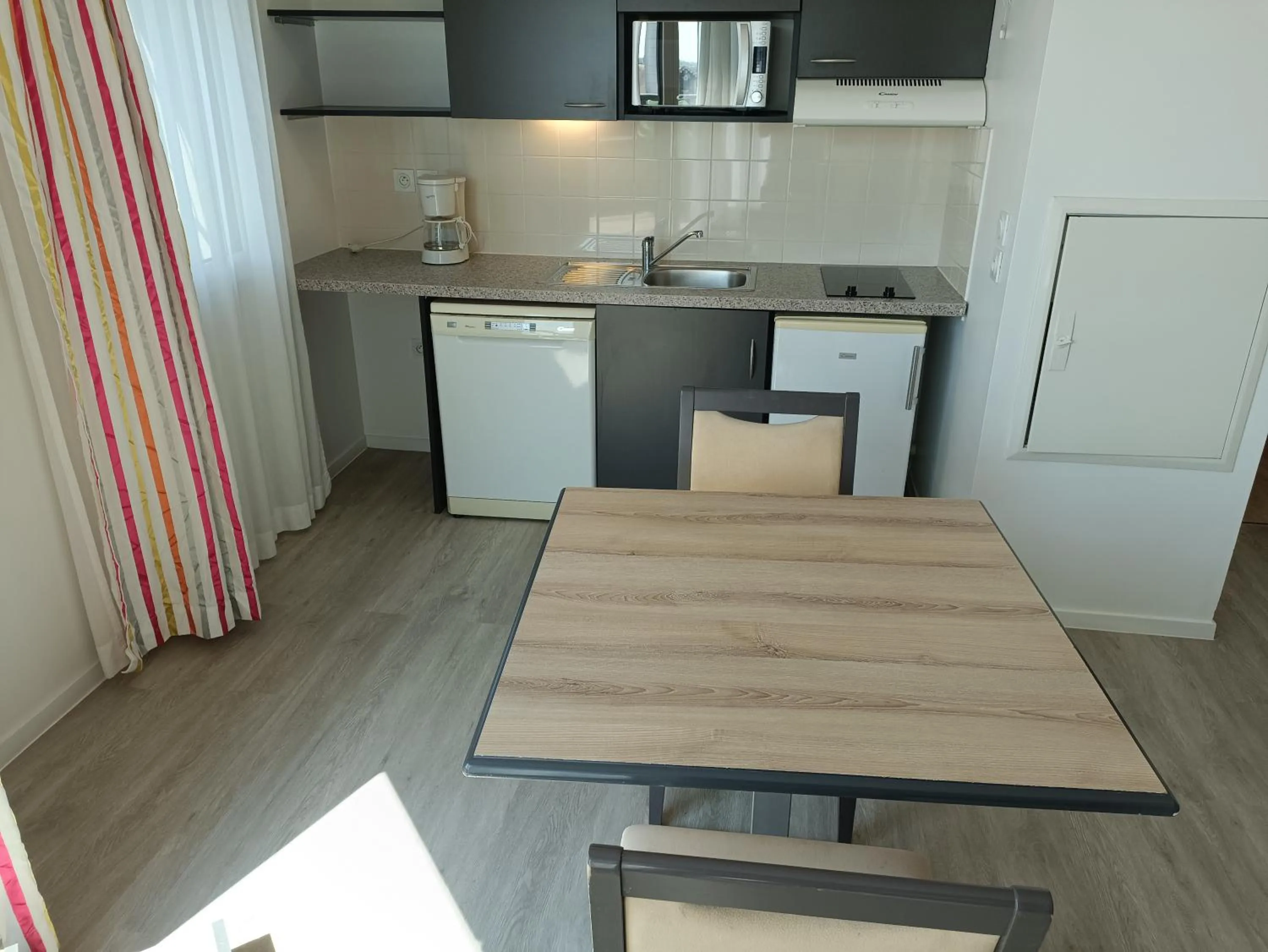 Kitchen or kitchenette in Terres de France - Appart Hôtel Rouen Flaubert