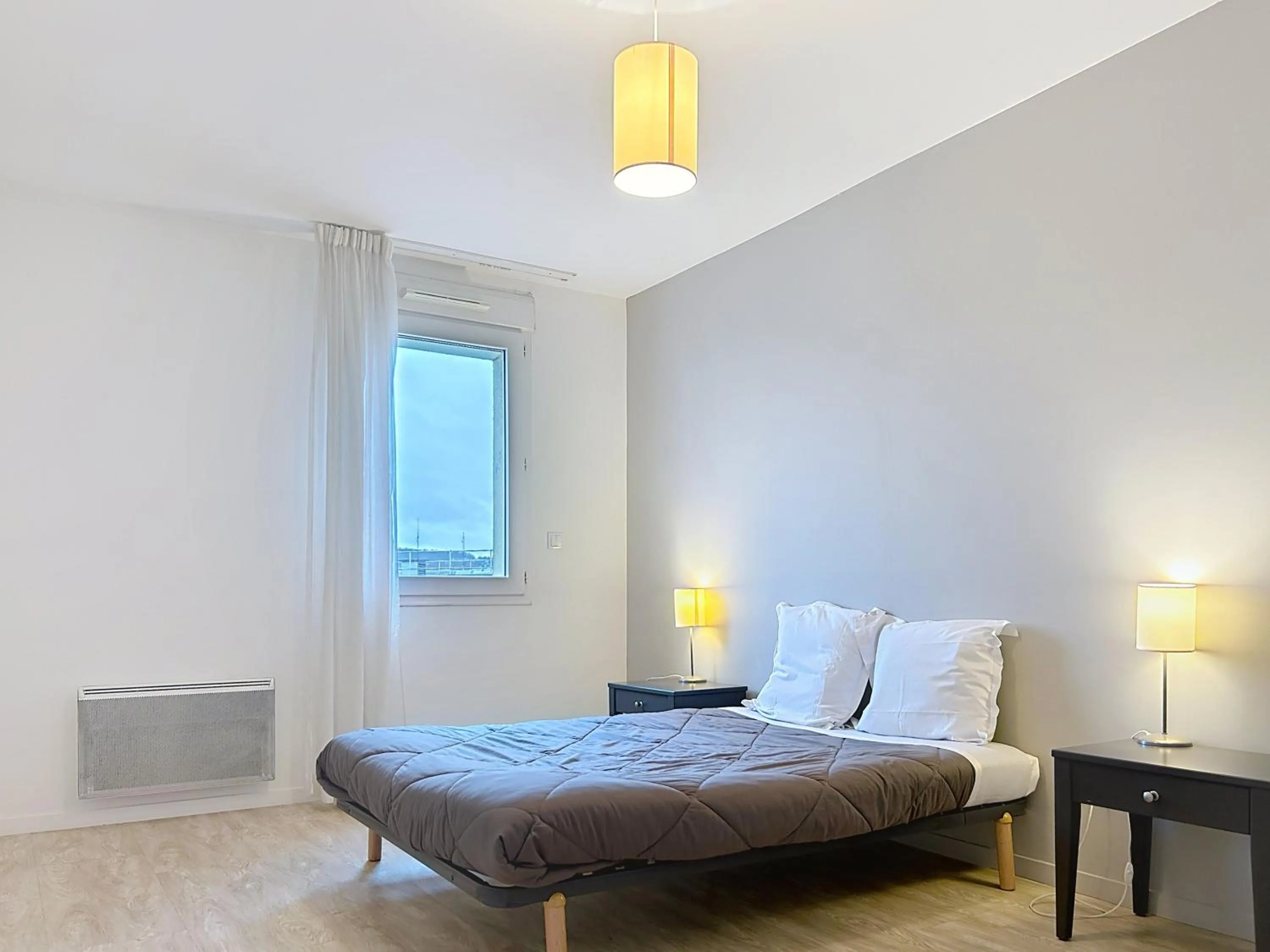 Bedroom, Bed in Terres de France - Appart Hôtel Rouen Flaubert