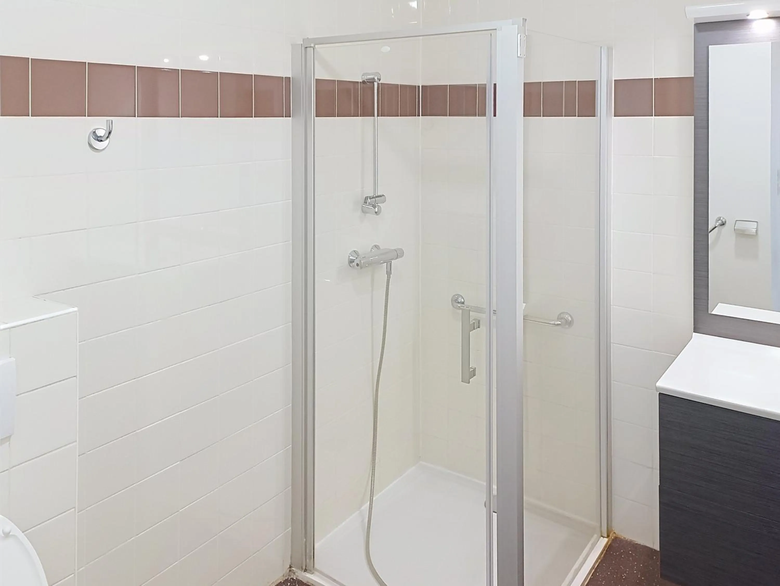 Shower in Terres de France - Appart Hôtel Rouen Flaubert