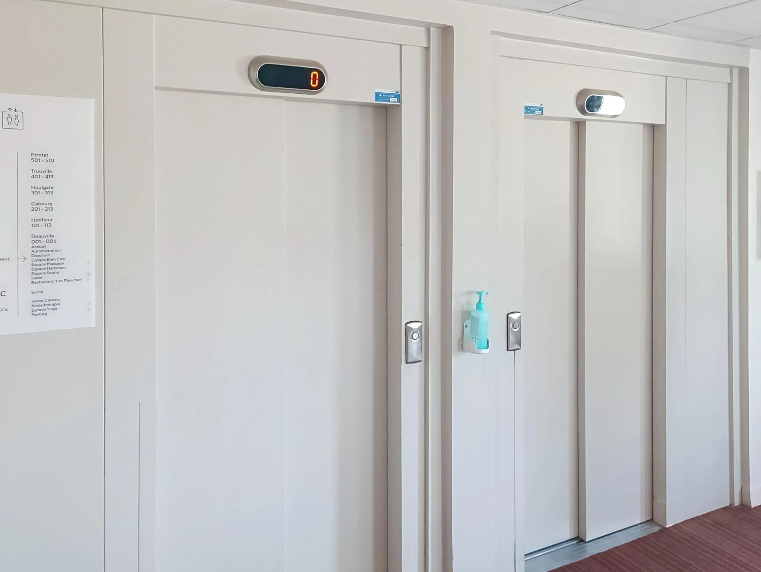 elevator in Terres de France - Appart Hôtel Rouen Flaubert