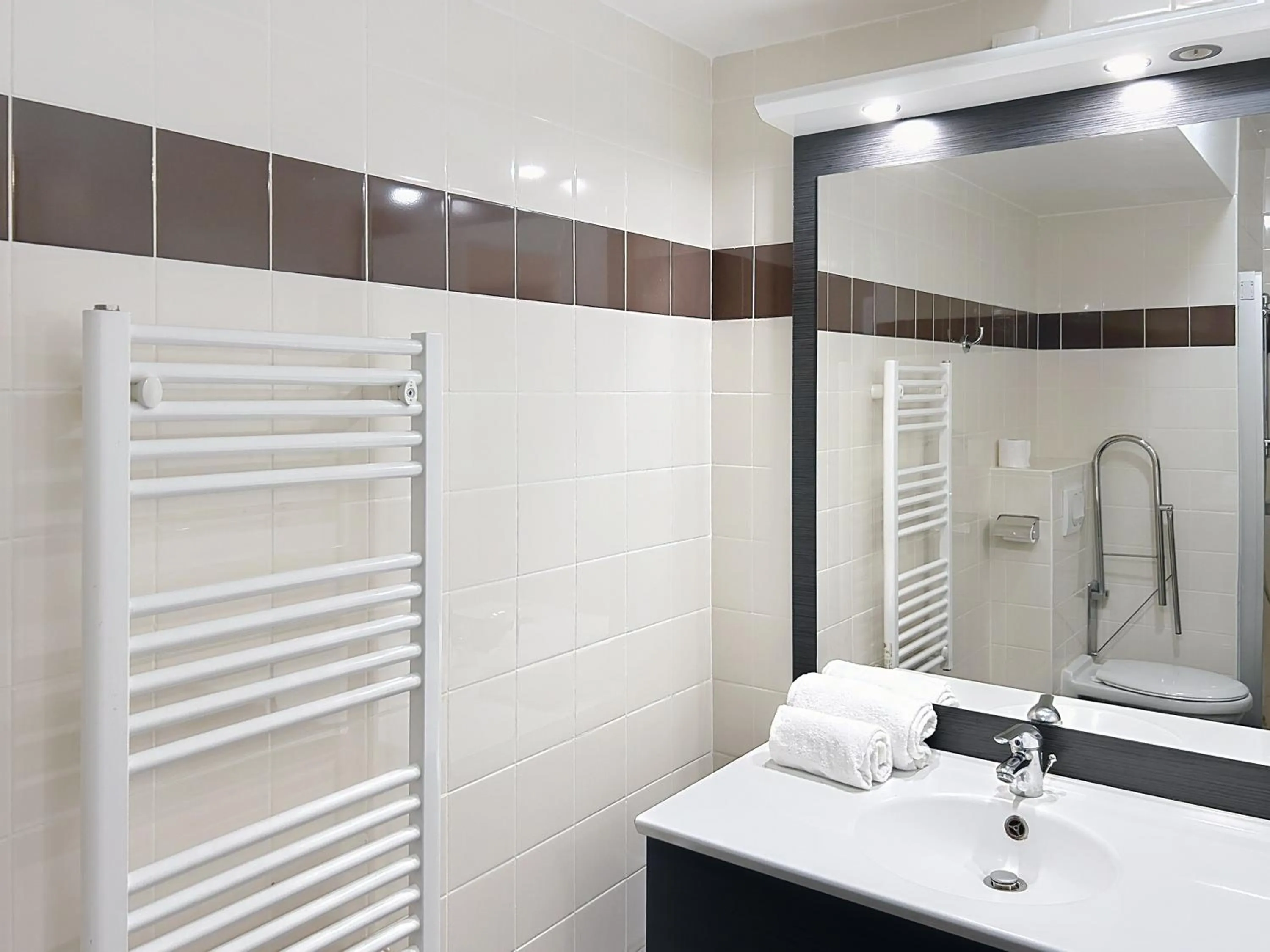 Bathroom in Terres de France - Appart Hôtel Rouen Flaubert