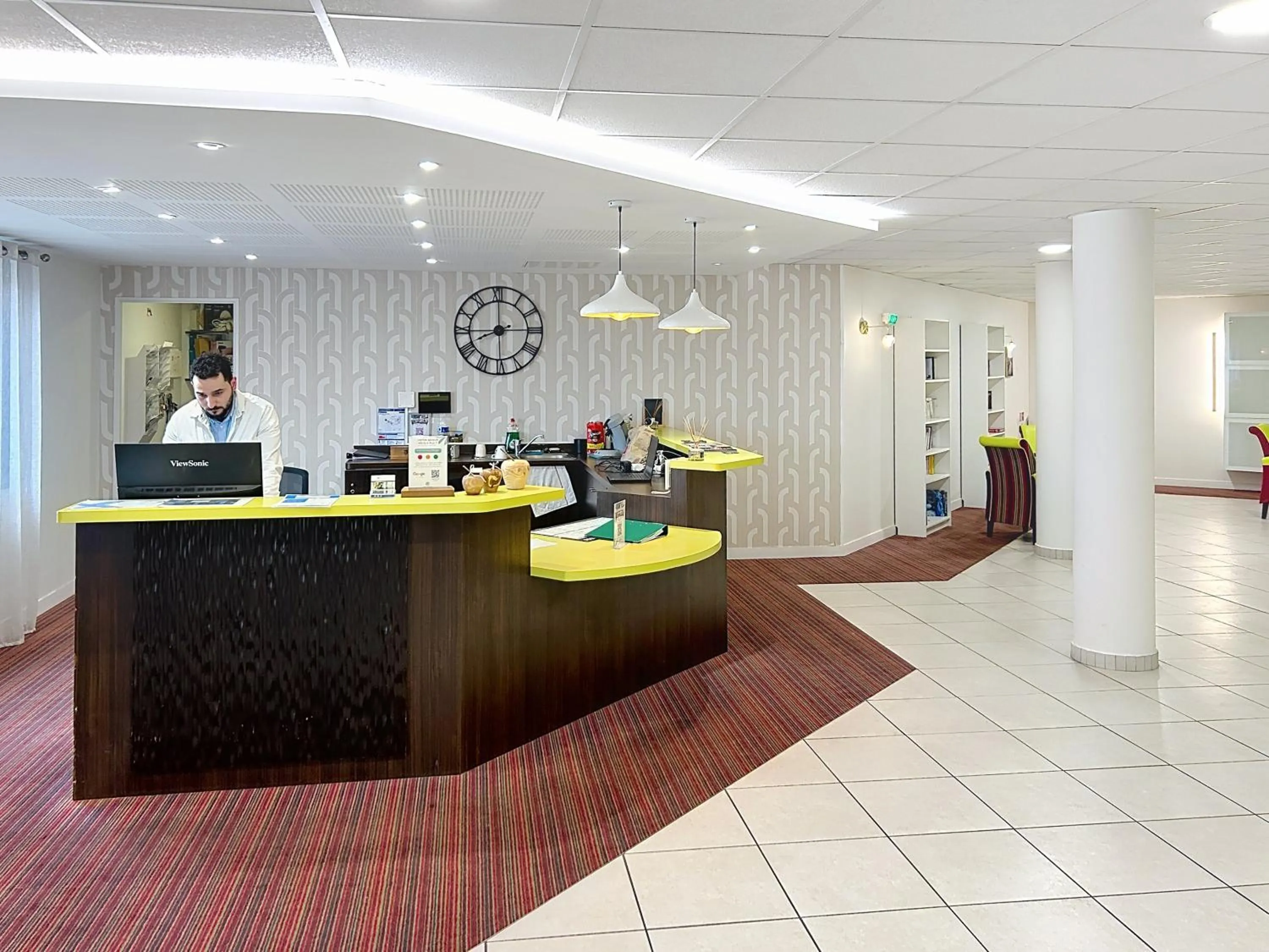 Lobby or reception in Terres de France - Appart Hôtel Rouen Flaubert