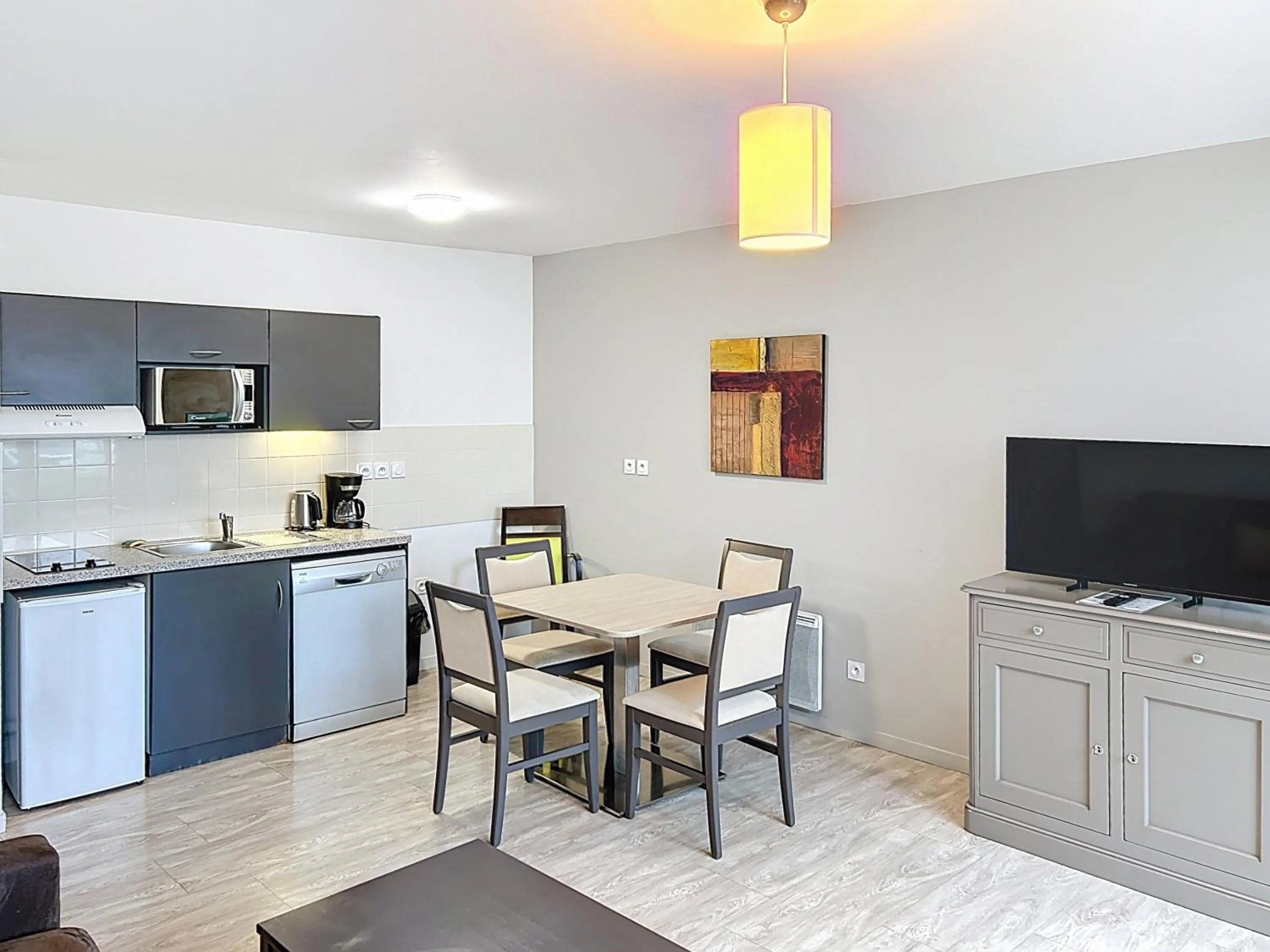 Kitchen or kitchenette in Terres de France - Appart Hôtel Rouen Flaubert