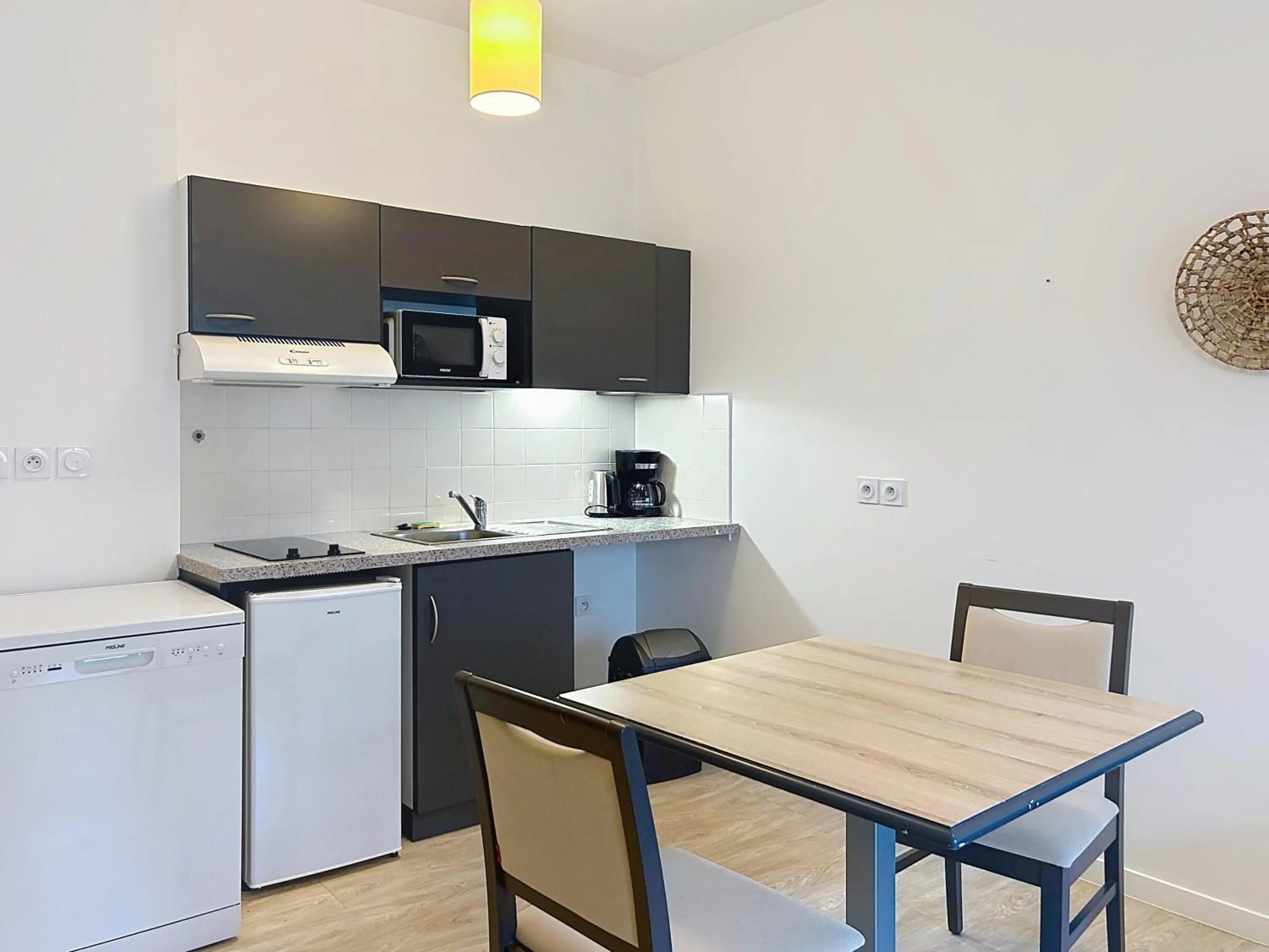 Kitchen or kitchenette in Terres de France - Appart Hôtel Rouen Flaubert