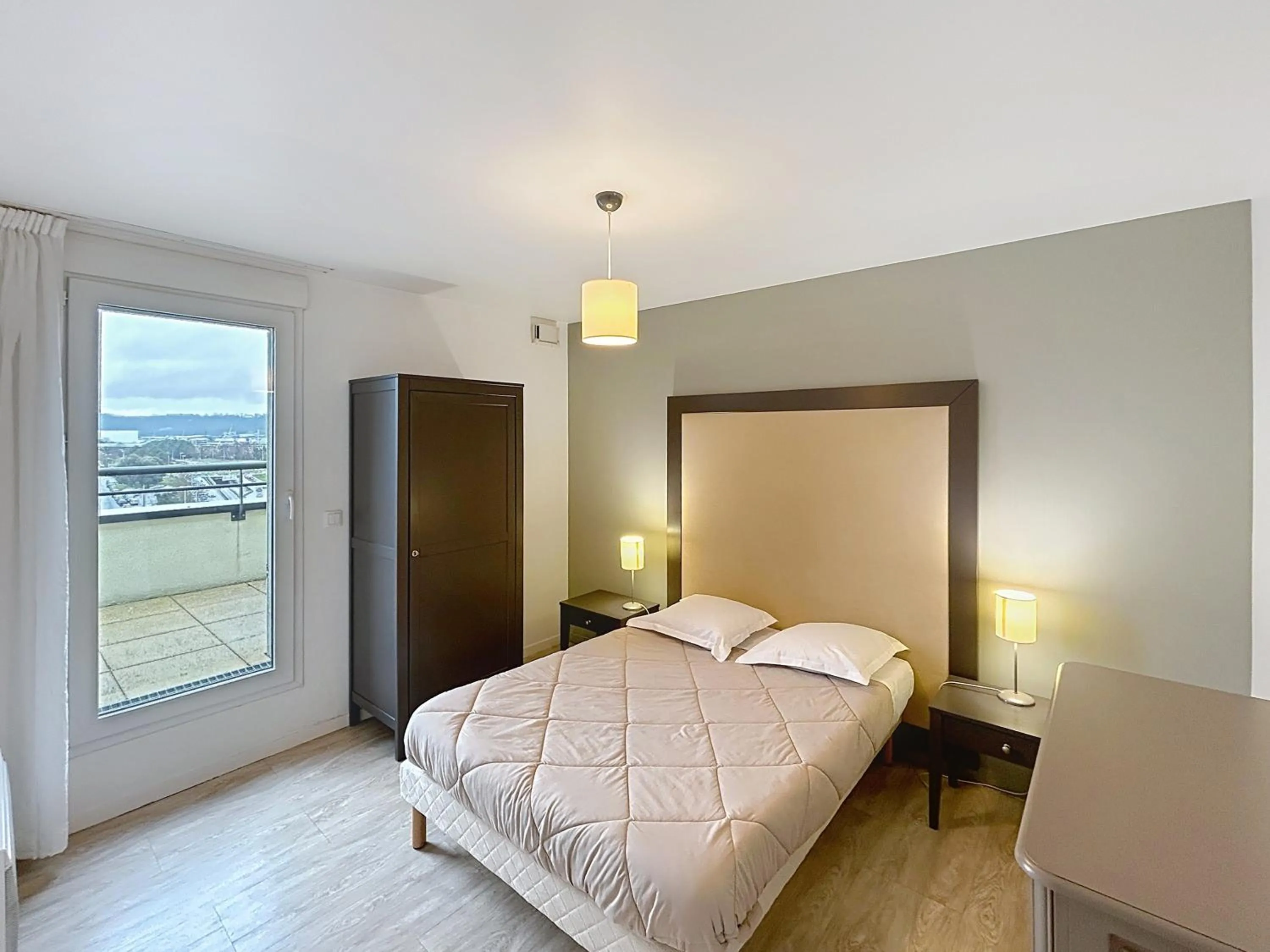 Bedroom, Bed in Terres de France - Appart Hôtel Rouen Flaubert