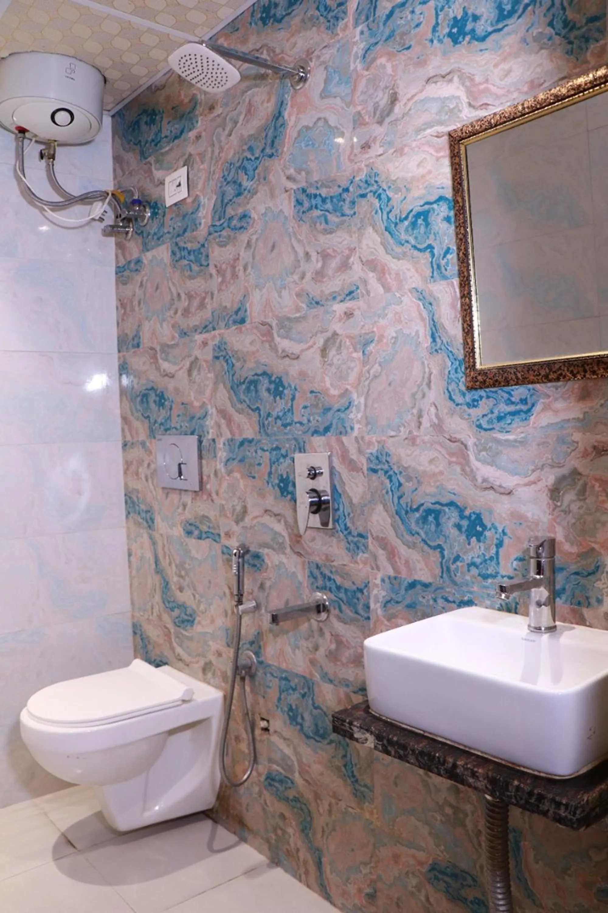 Bathroom in Hotel Amrit Near Old Delhi Railway Station