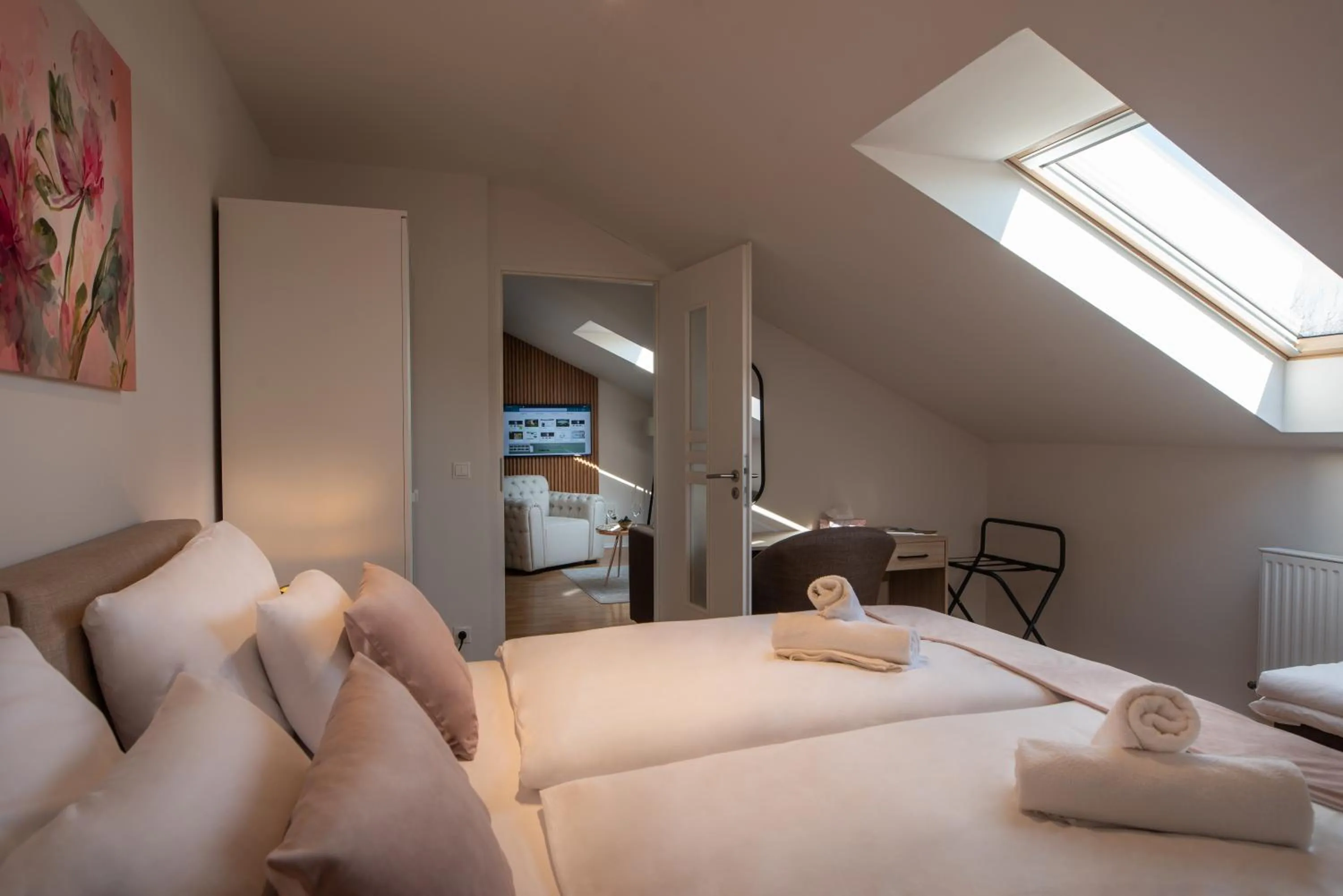 Bedroom, Bed in Holdvirág Hotel