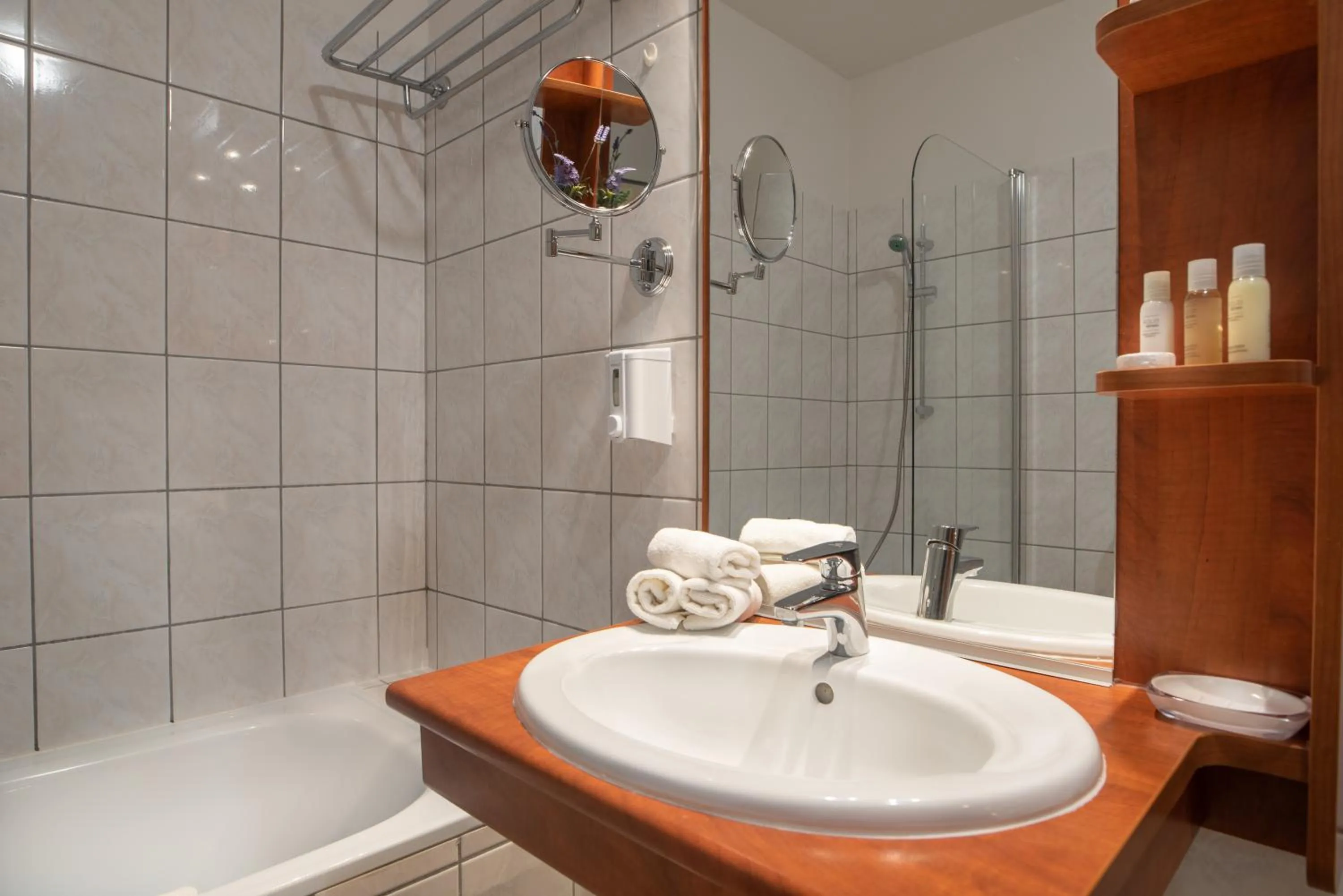 Bathroom in Holdvirág Hotel