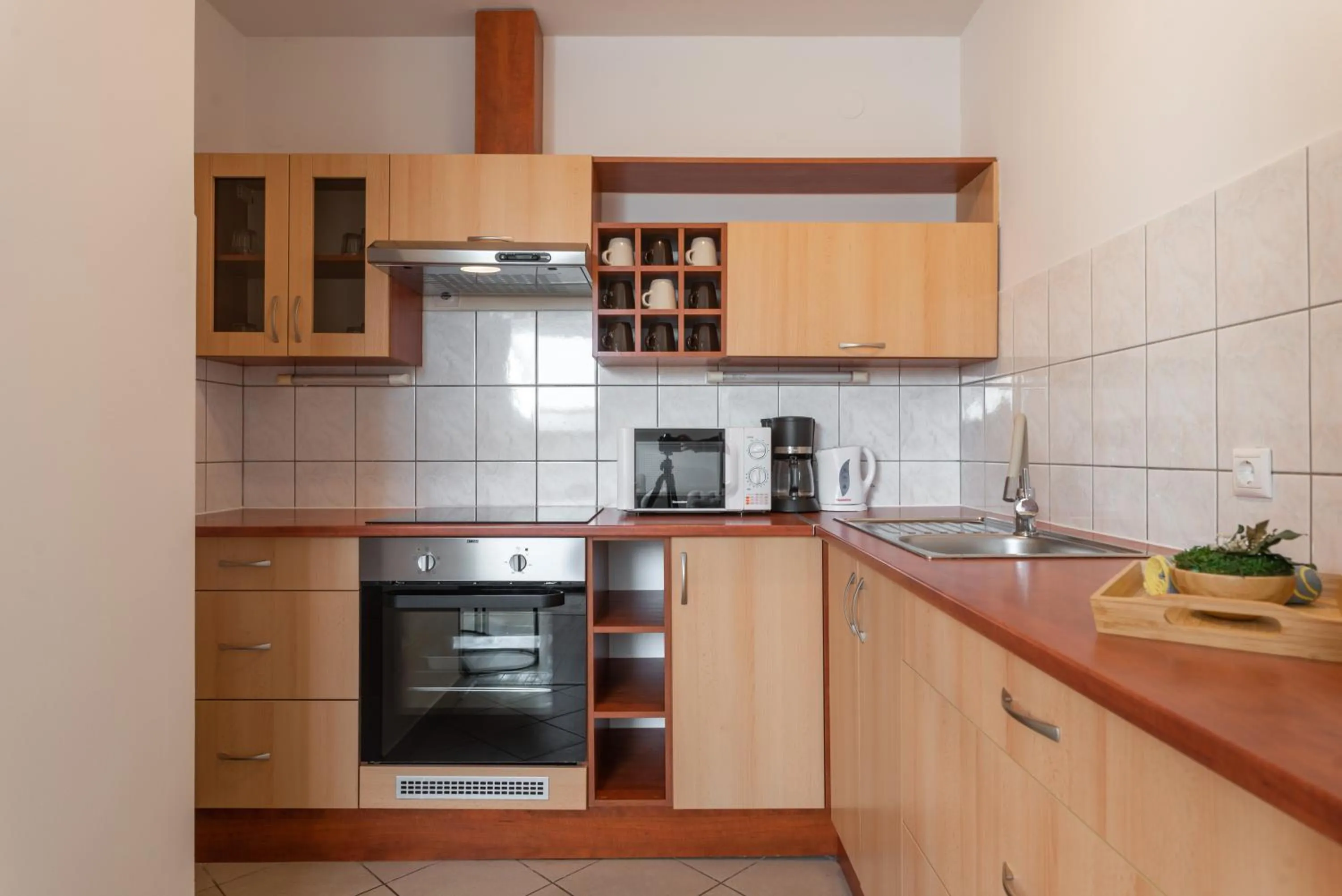 Coffee/tea facilities in Holdvirág Hotel