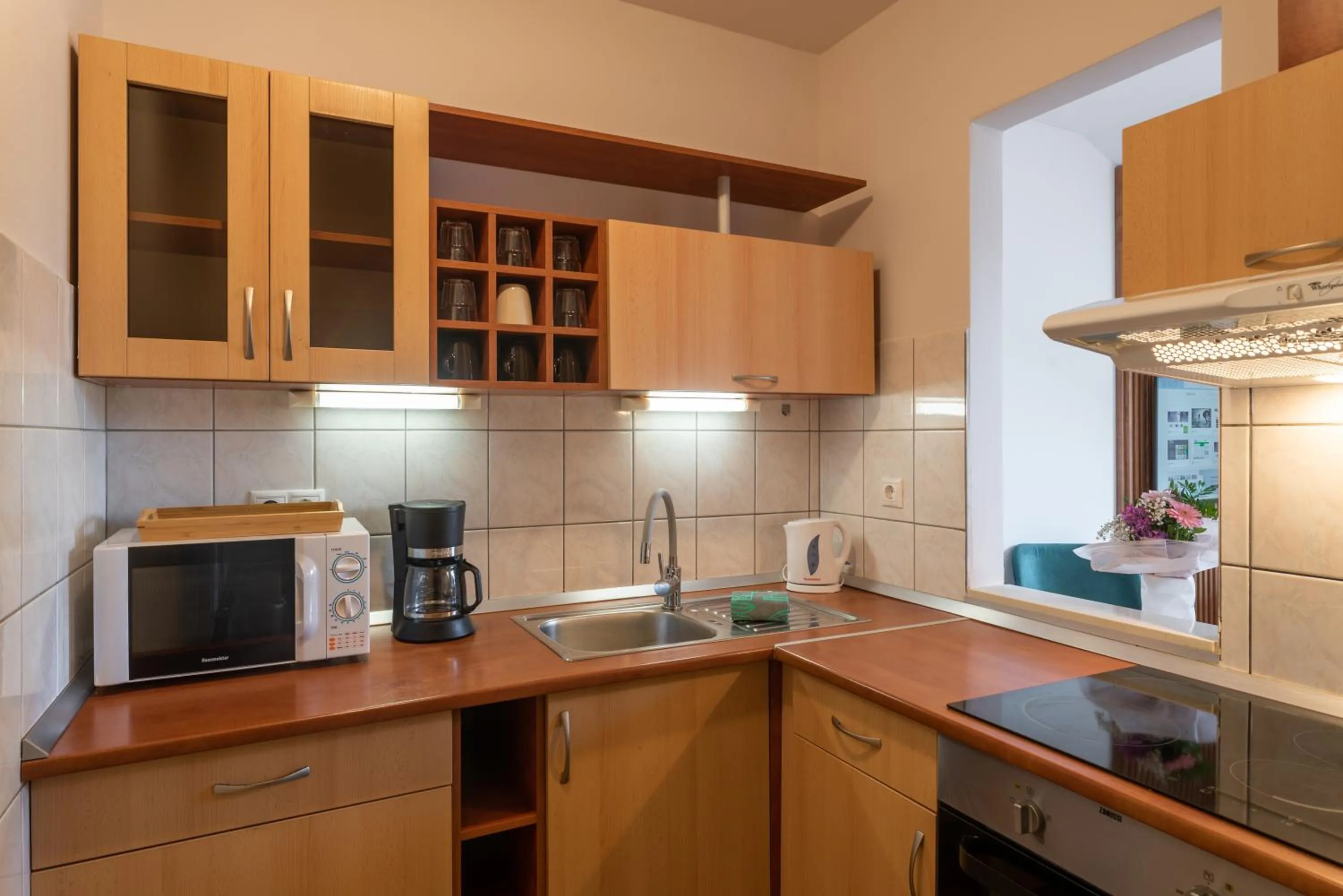 Coffee/tea facilities in Holdvirág Hotel