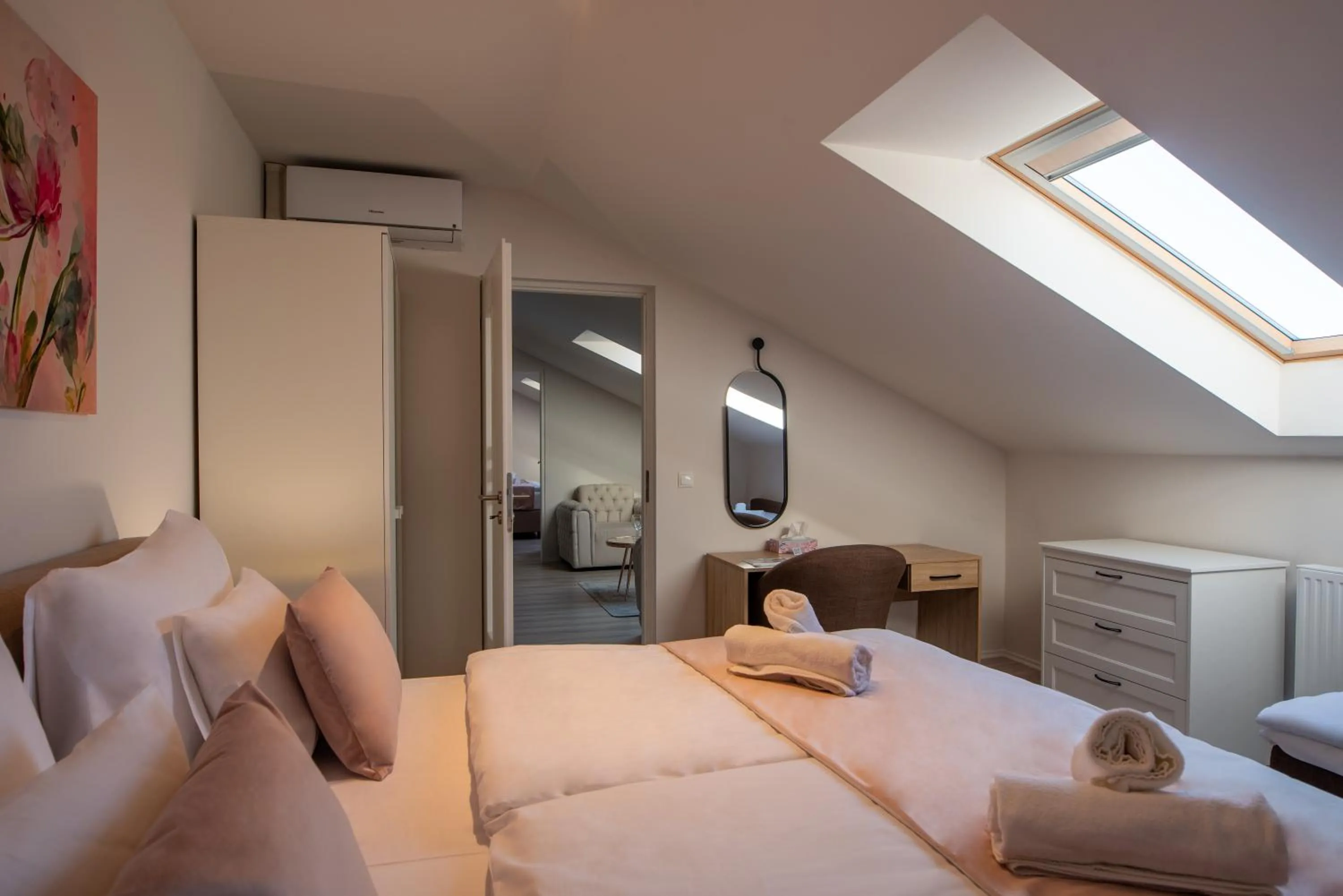 Bedroom, Bed in Holdvirág Hotel