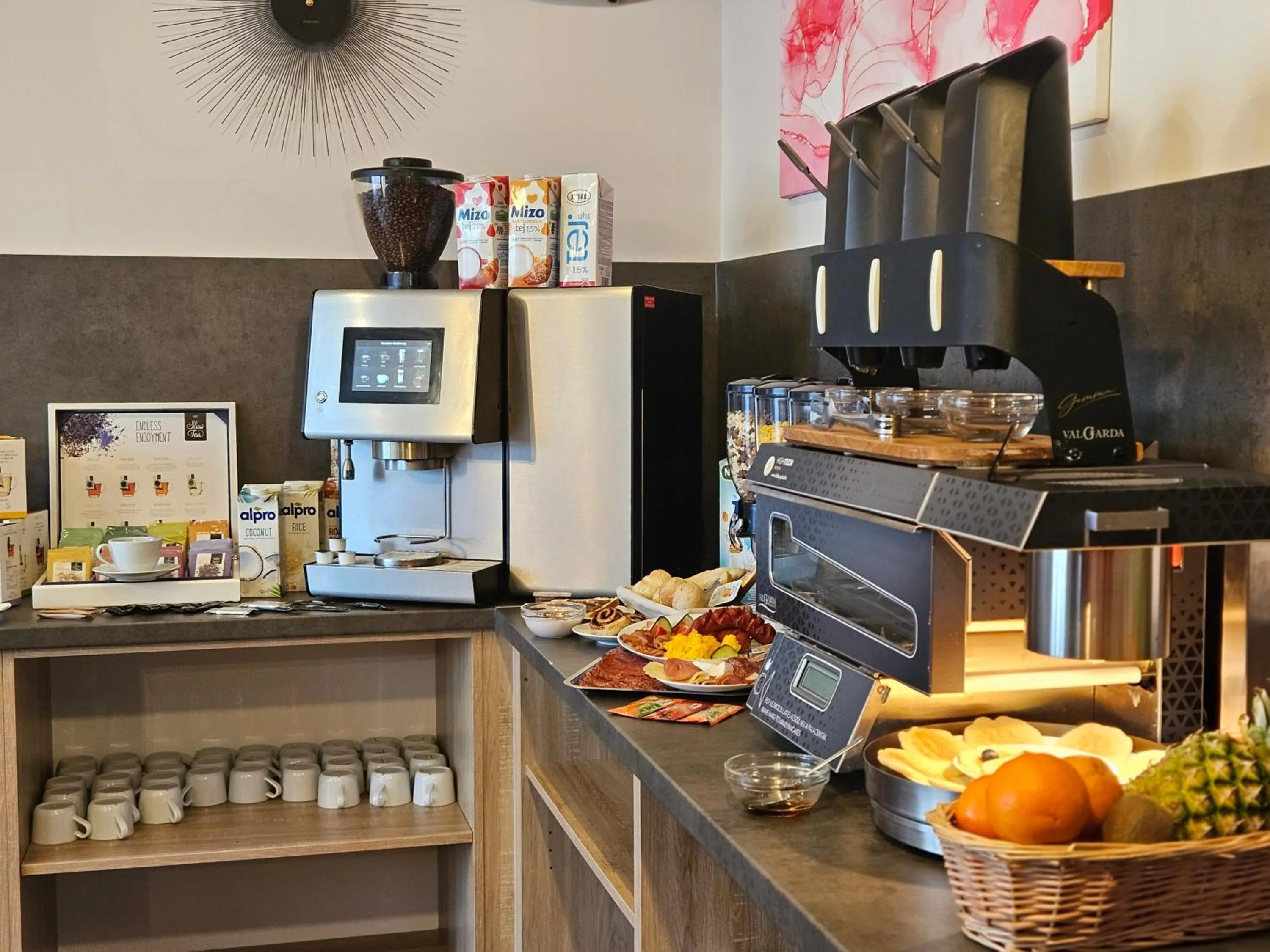 Breakfast in Holdvirág Hotel