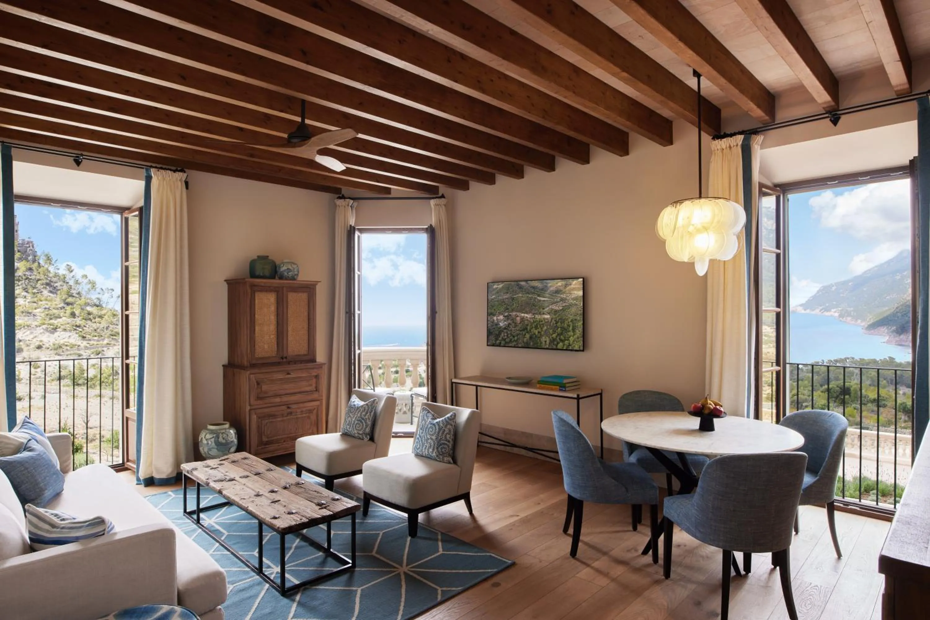 Communal lounge/ TV room in Son Bunyola Resort and Villas