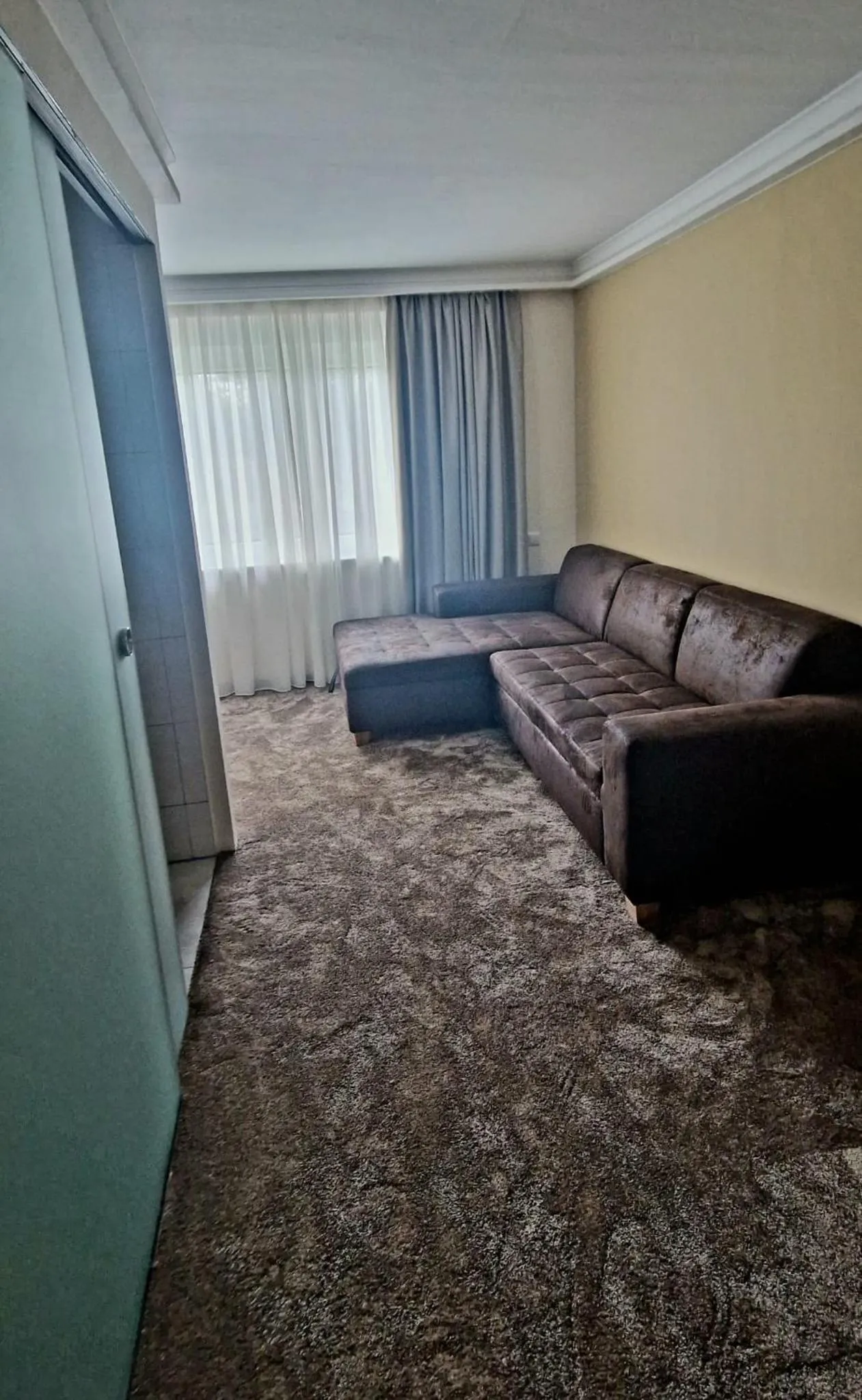 Living room, Bed in Hotel Rhin Inn