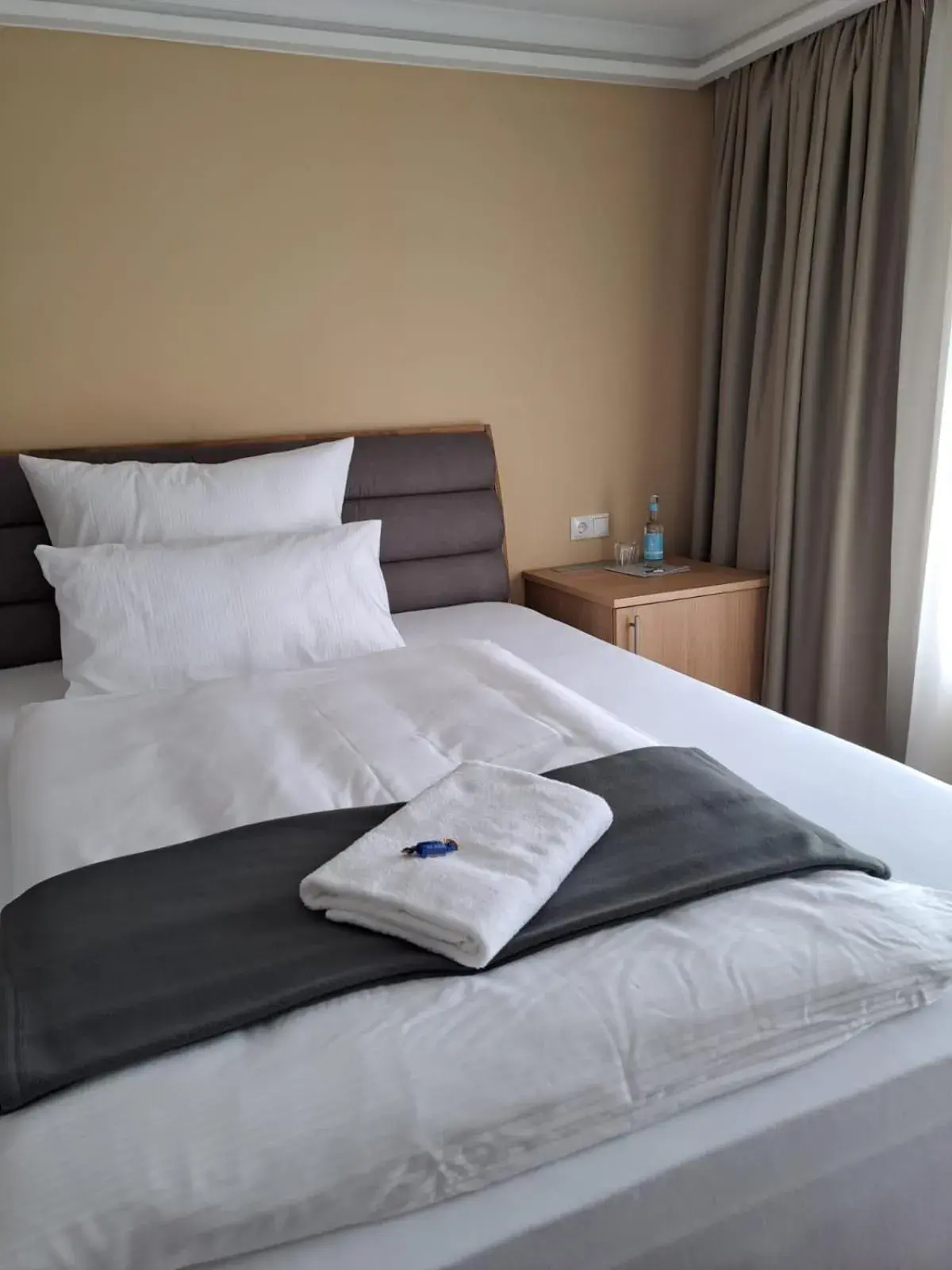Single Room with Shared Shower and Toilet - single occupancy in Hotel Rhin Inn Single Room with Shared Shower and Toilet - single occupancy in Hotel Rhin Inn