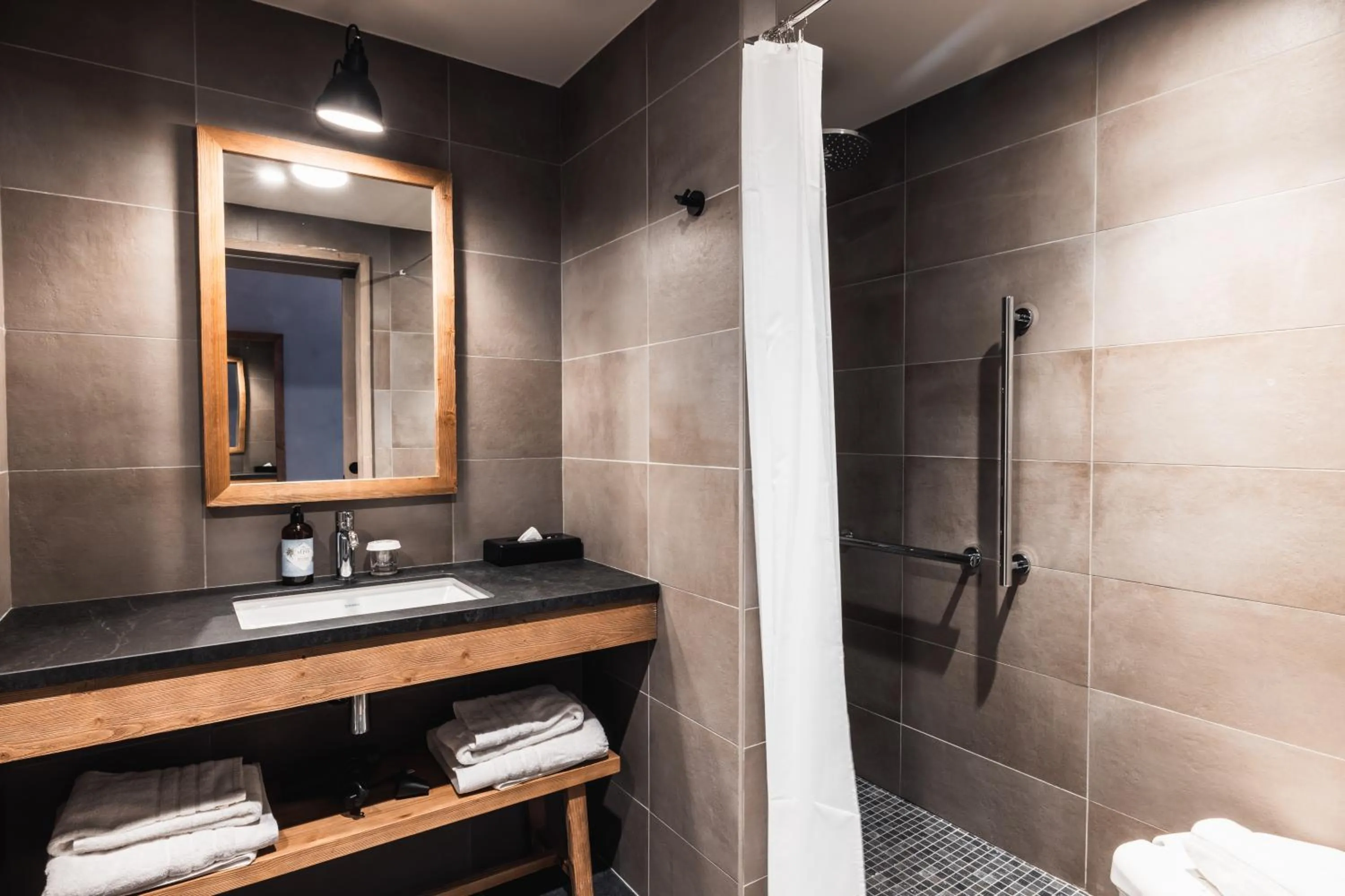 Bathroom in Hôtel de la Roche