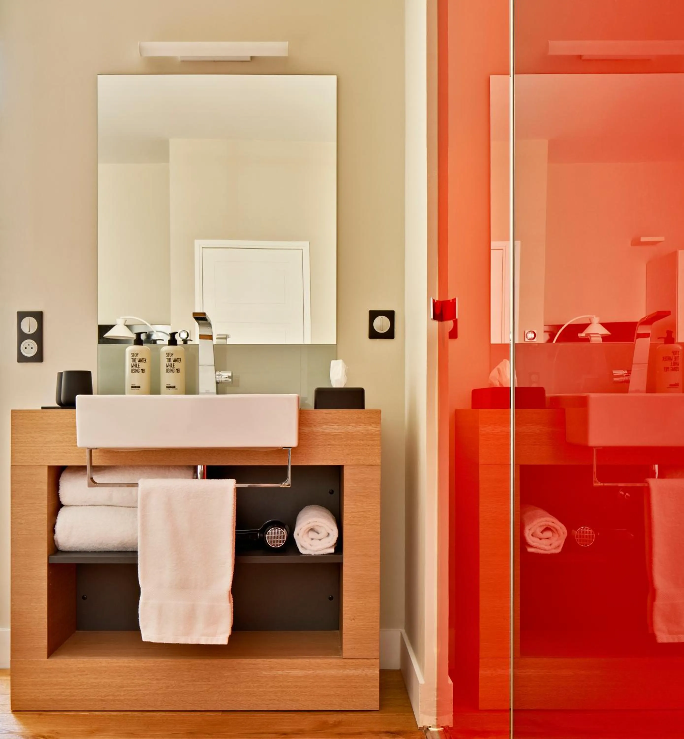 towels in Hotel Le Chevalier Bleu