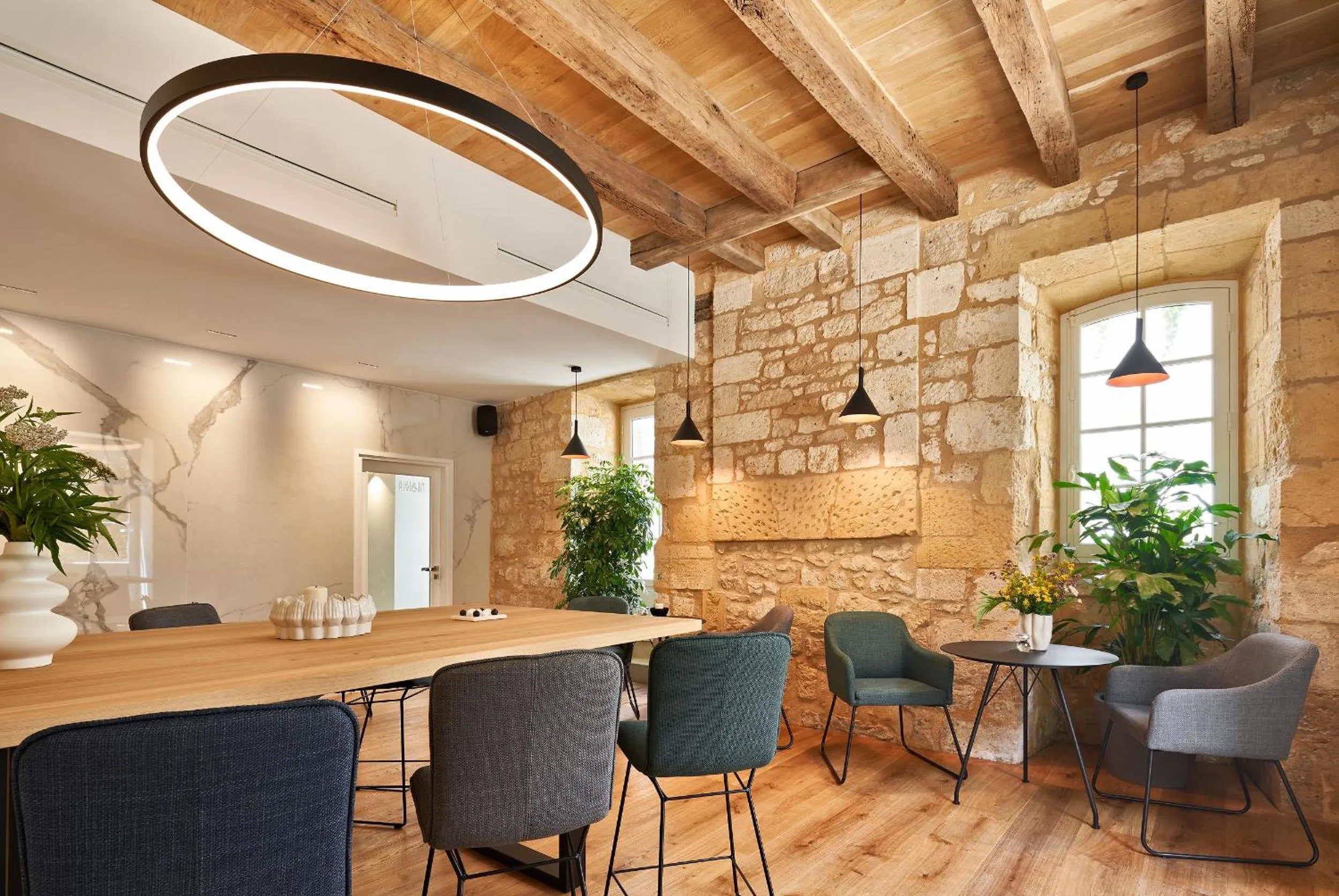 Lounge or bar in Hotel Le Chevalier Bleu