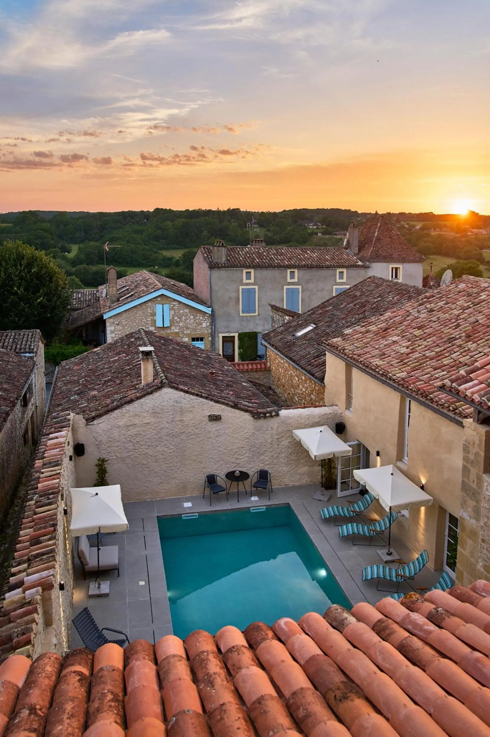 Pool view in Hotel Le Chevalier Bleu