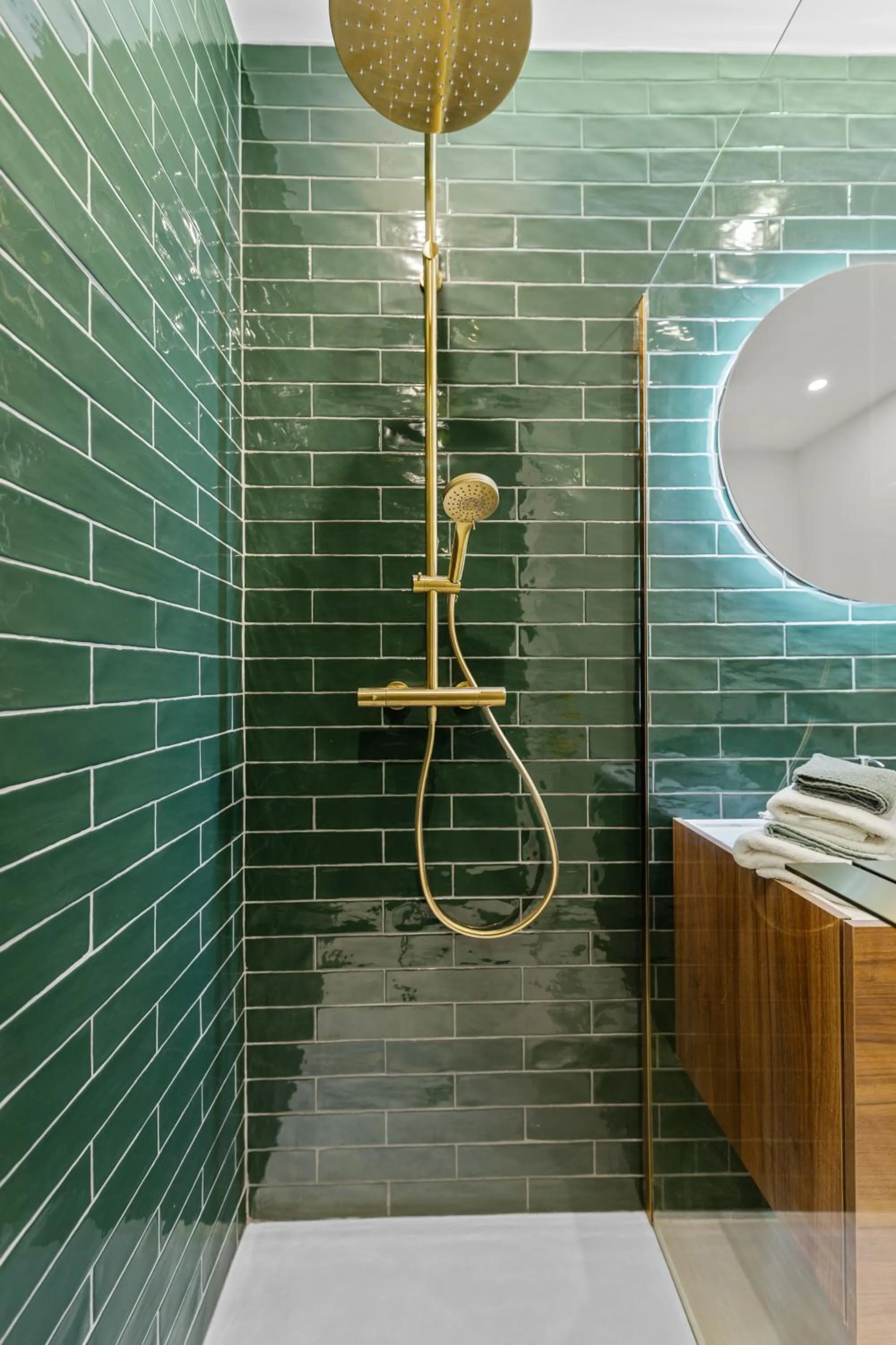 Shower in Central & luminous apartment